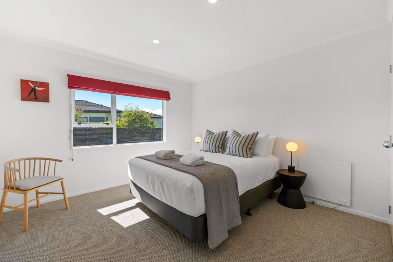 Five-Bedroom House photo 1