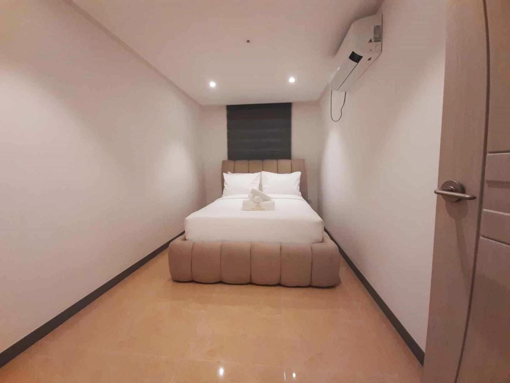 Executive Suite - Photo 6