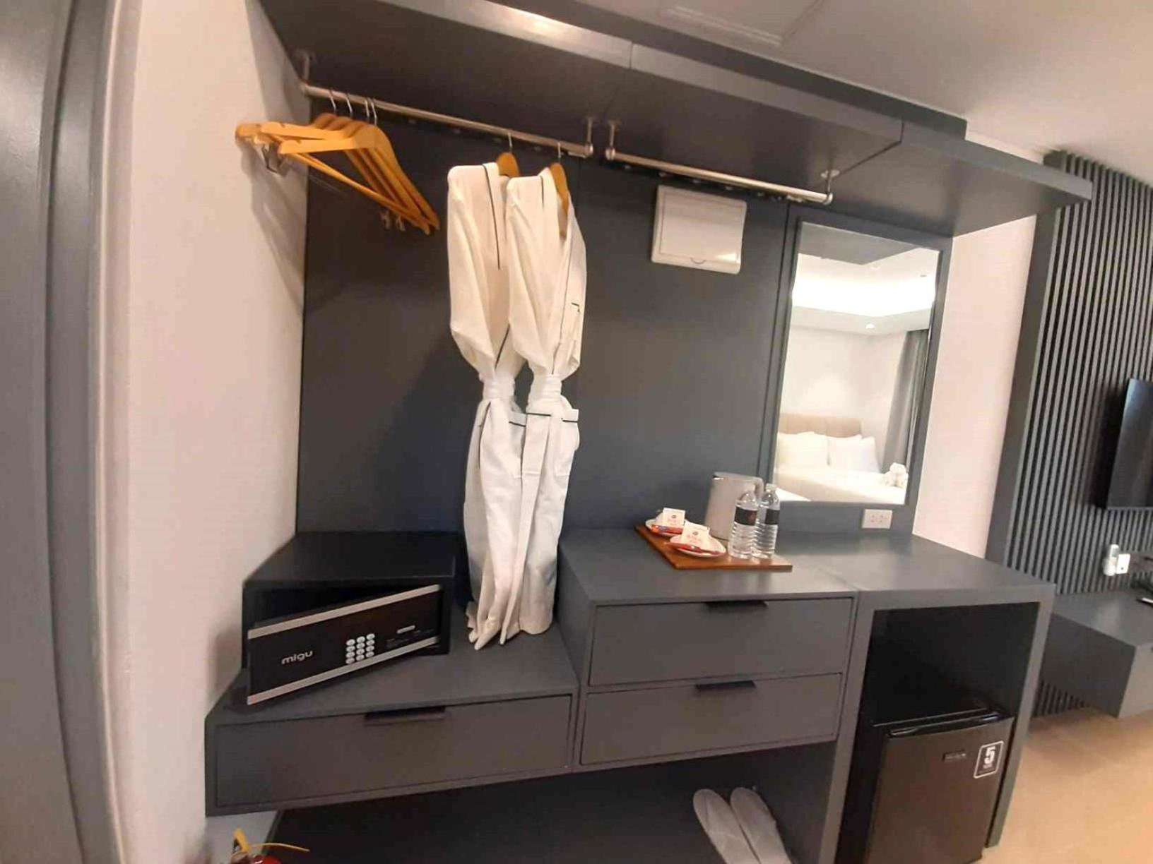 Deluxe Twin Room - Photo 2