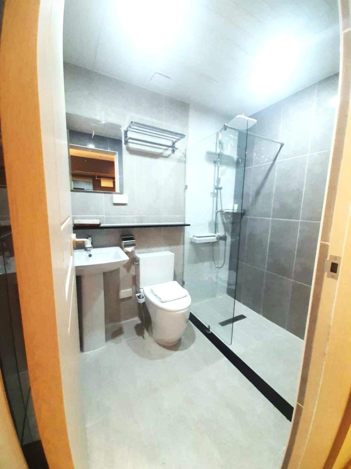 Deluxe King Room - Photo 4