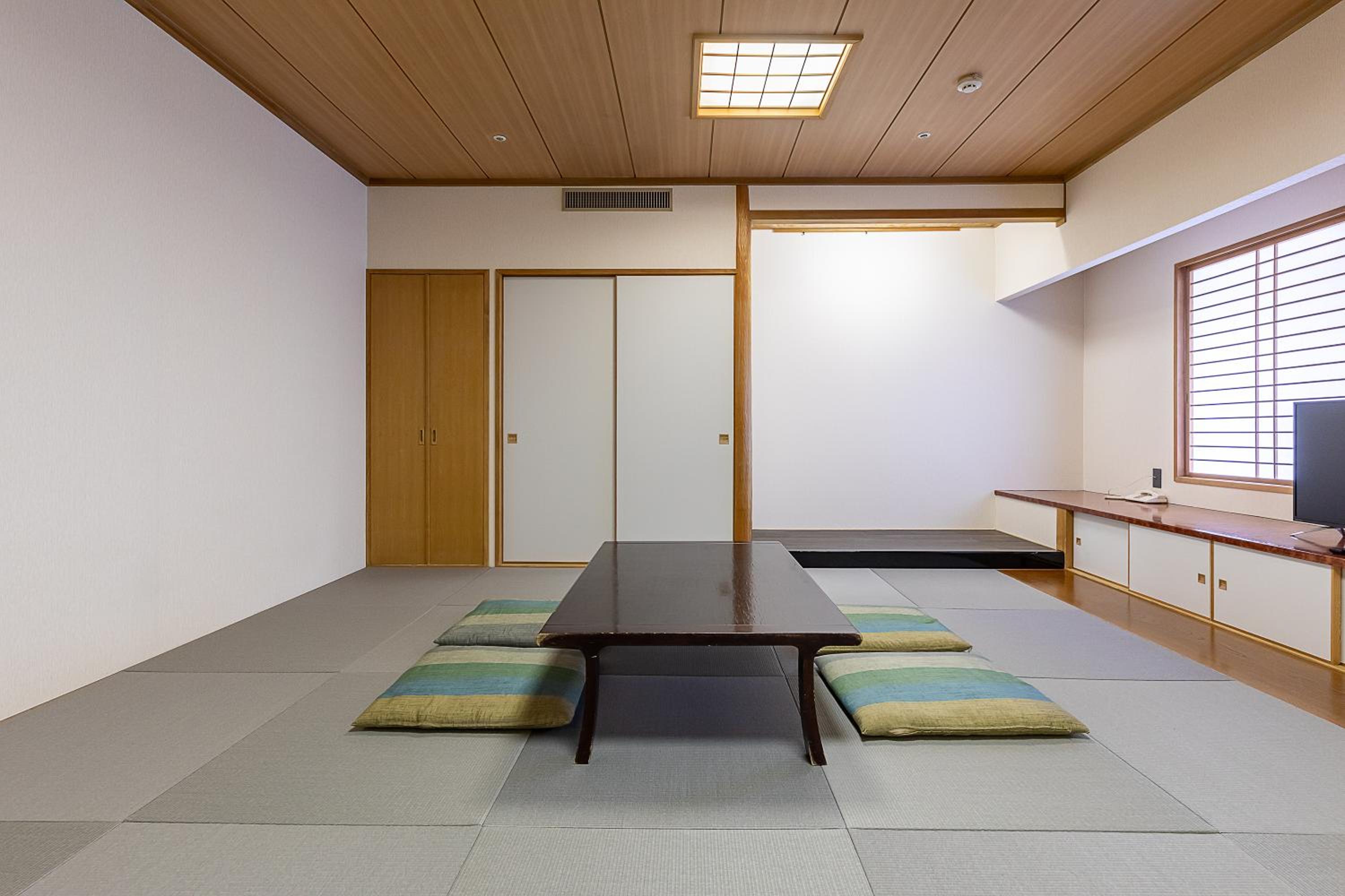 Japanese-Style Family Room - Non-Smoking