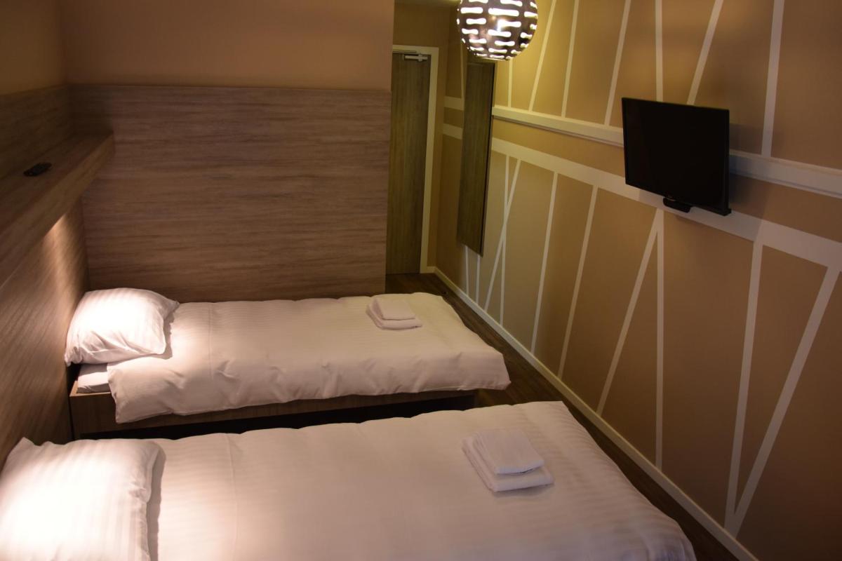 Twin Room with Private Bathroom photo 1