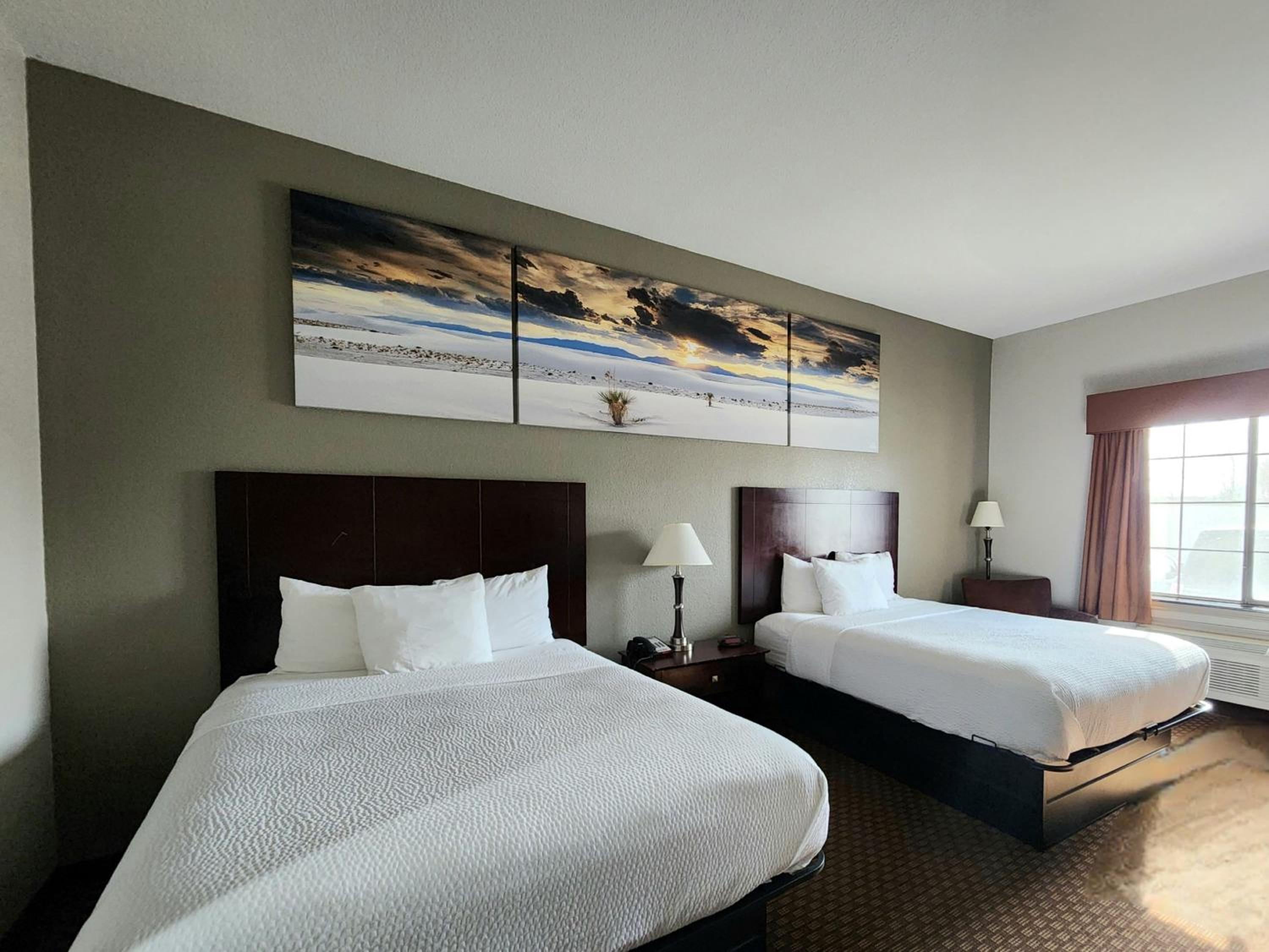 Queen Room with Two Queen Beds - Non-Smoking - Photo 6
