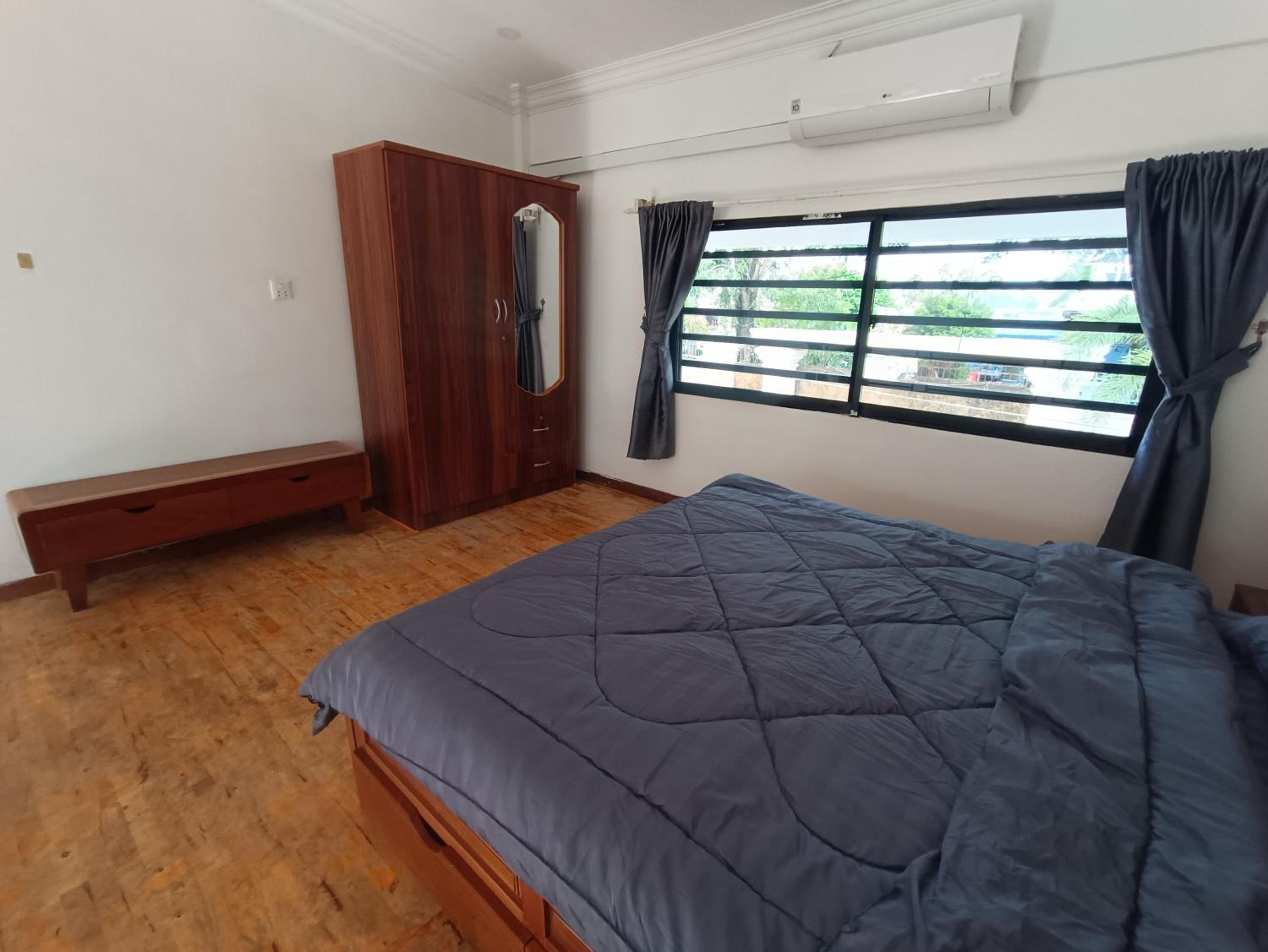 One-Bedroom Apartment photo 2