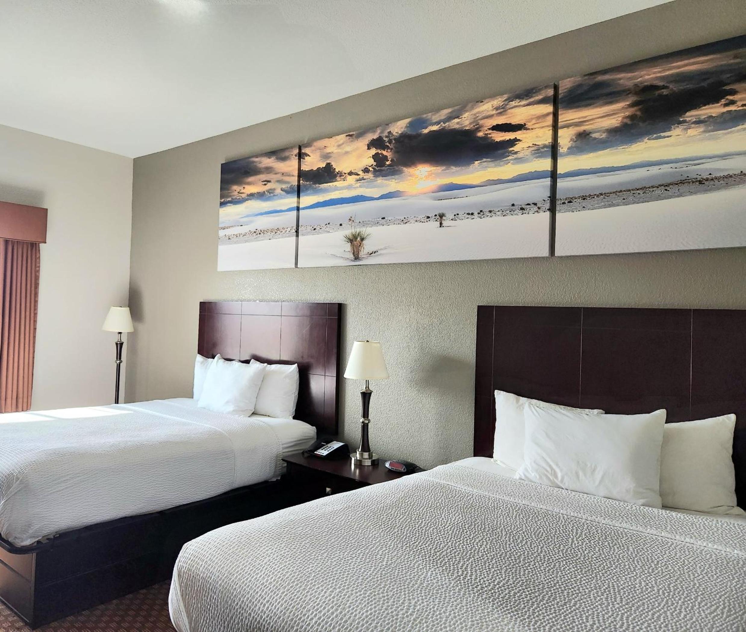 Efficiency Queen Room with Two Queen Beds and Kitchenette - Non-Smoking - Photo 6