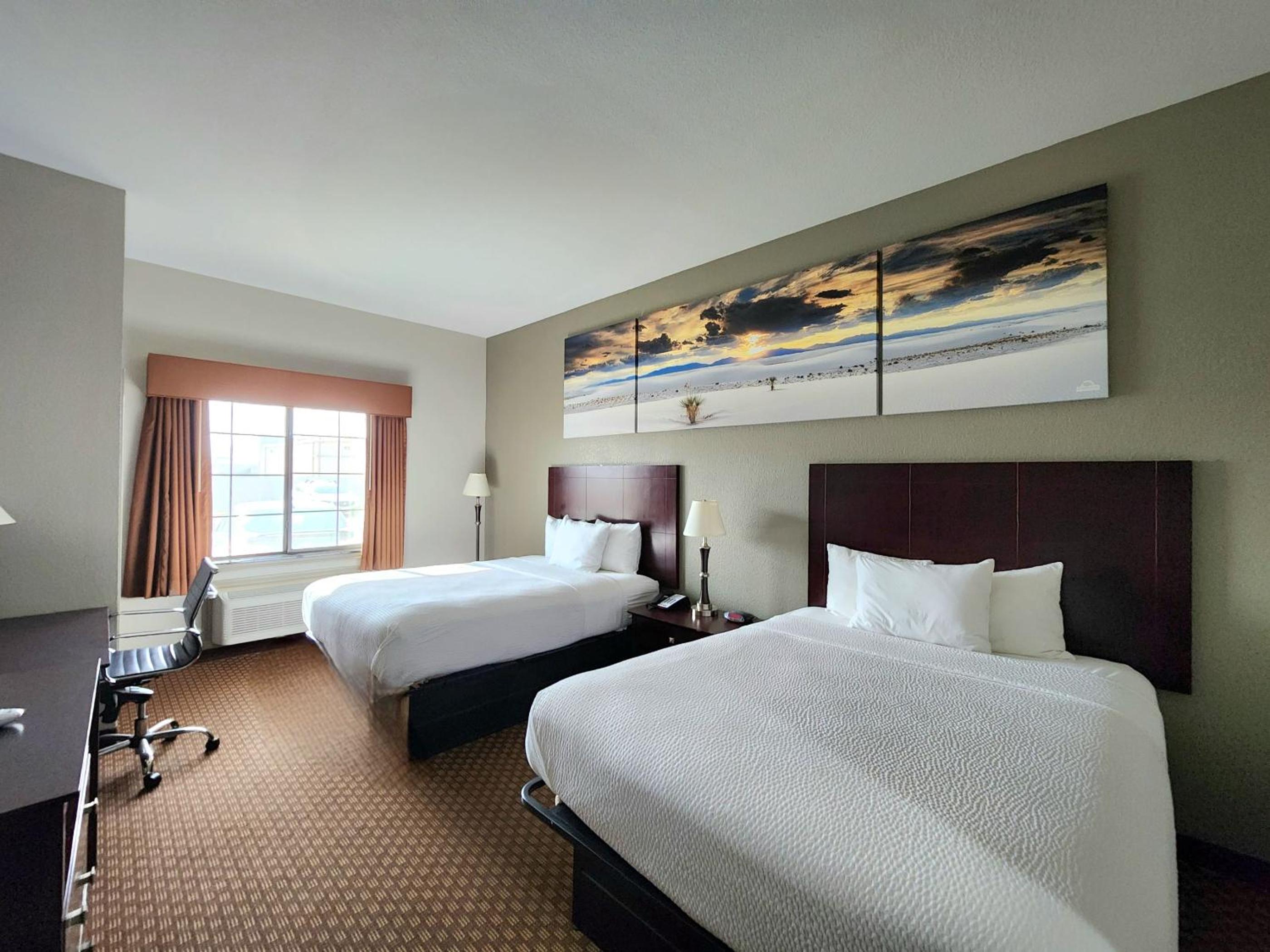 Efficiency Queen Room with Two Queen Beds and Kitchenette - Non-Smoking - Photo 4