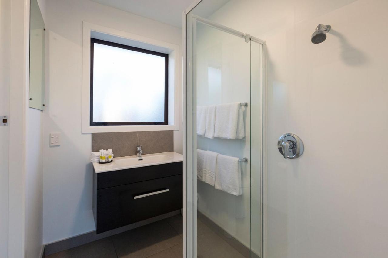 Deluxe Family Suite - Photo 15