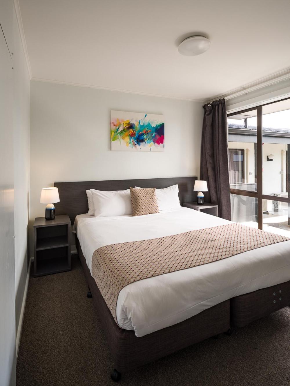 Deluxe Family Suite - Photo 20