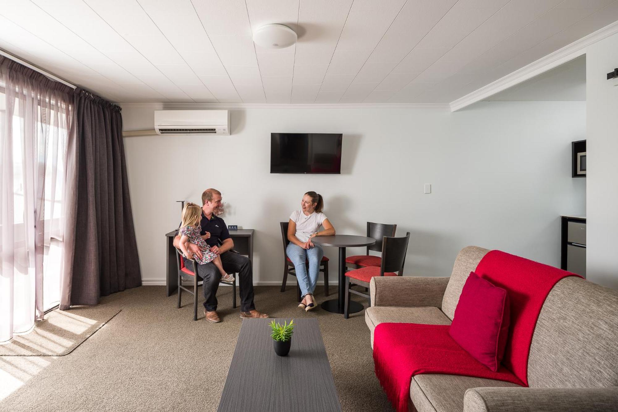 Deluxe Family Suite - Photo 21
