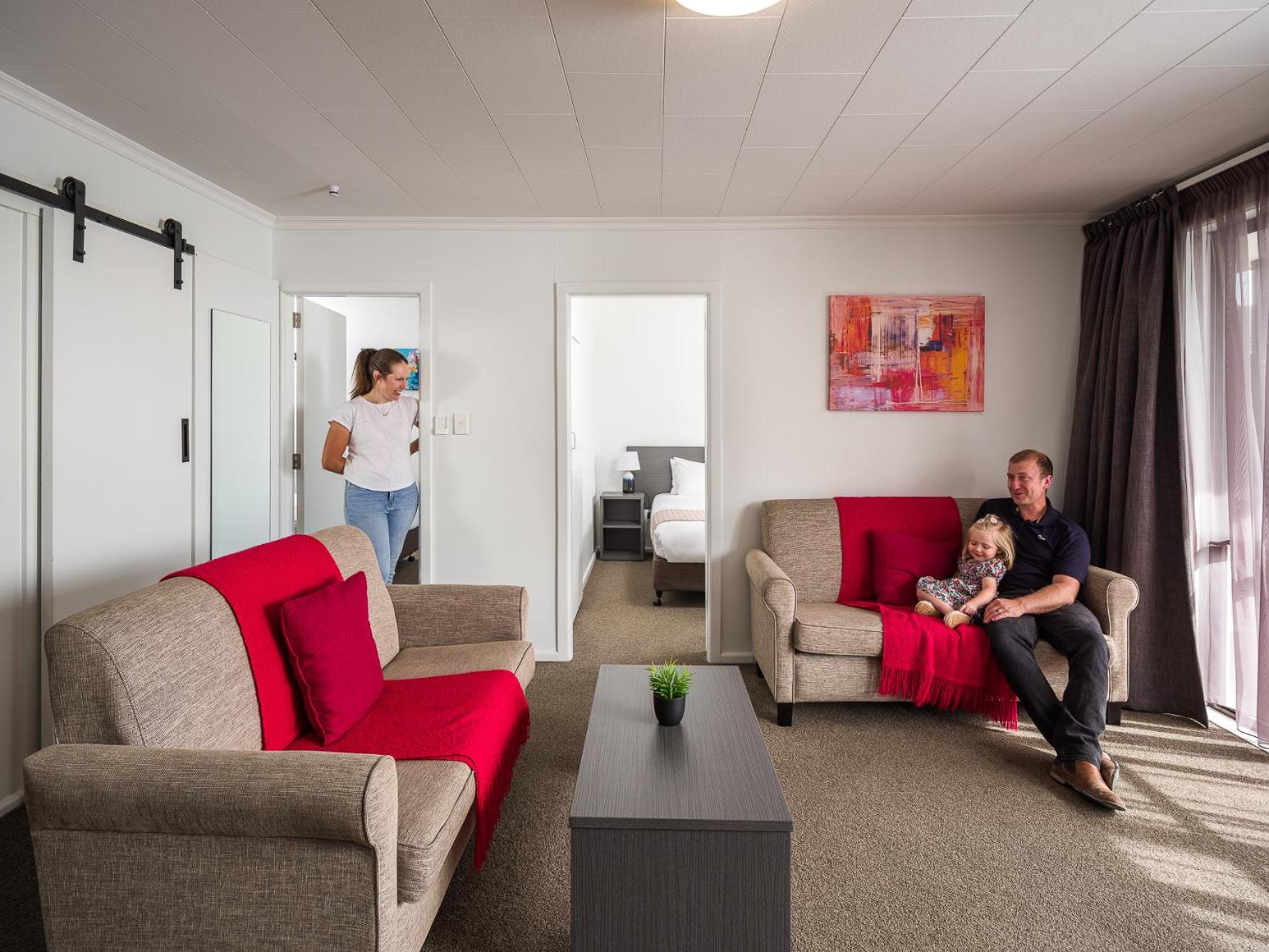 Deluxe Family Suite - Photo 4
