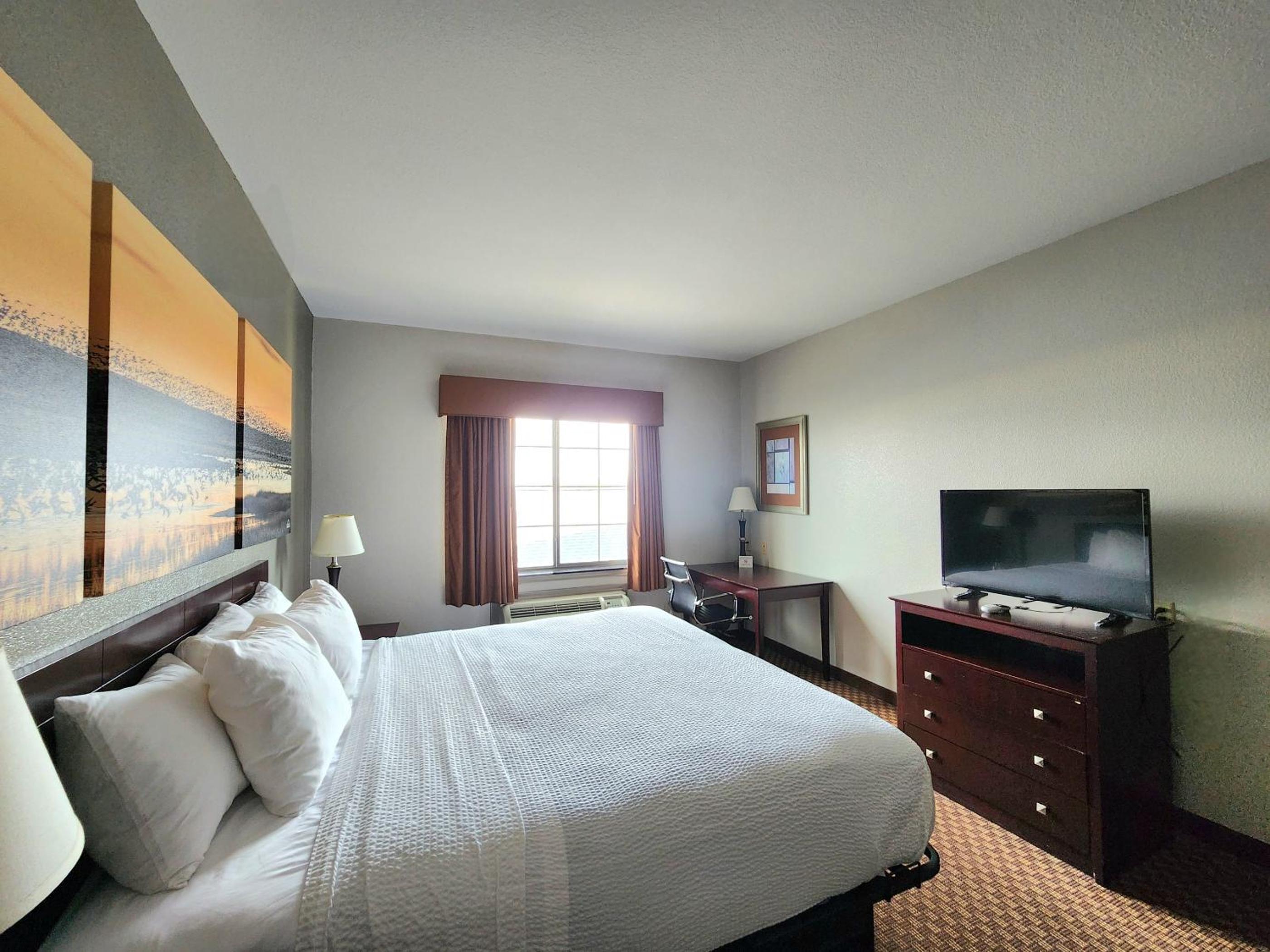 King Room - Non-Smoking - Photo 3