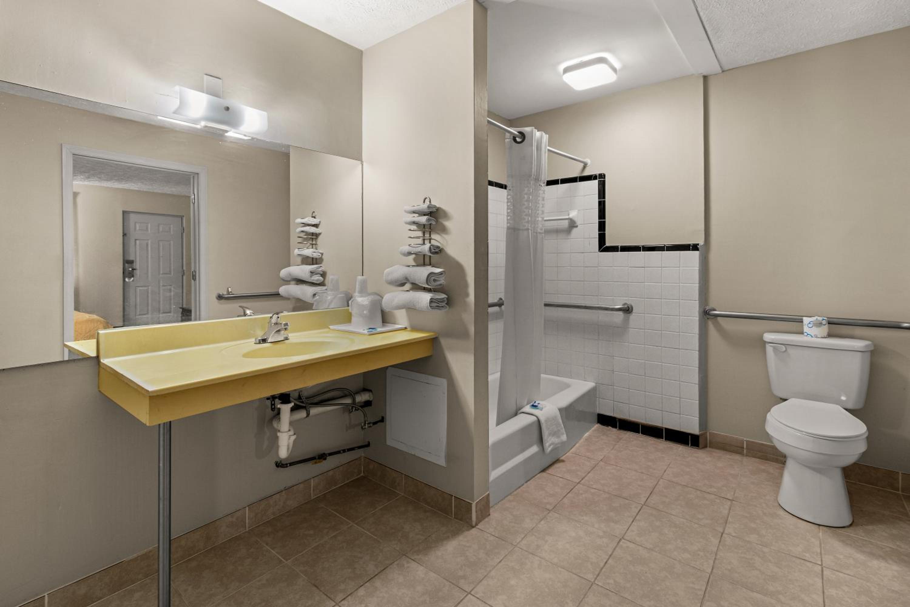 King Room with Tub - Disability Access/Non Smoking photo 3