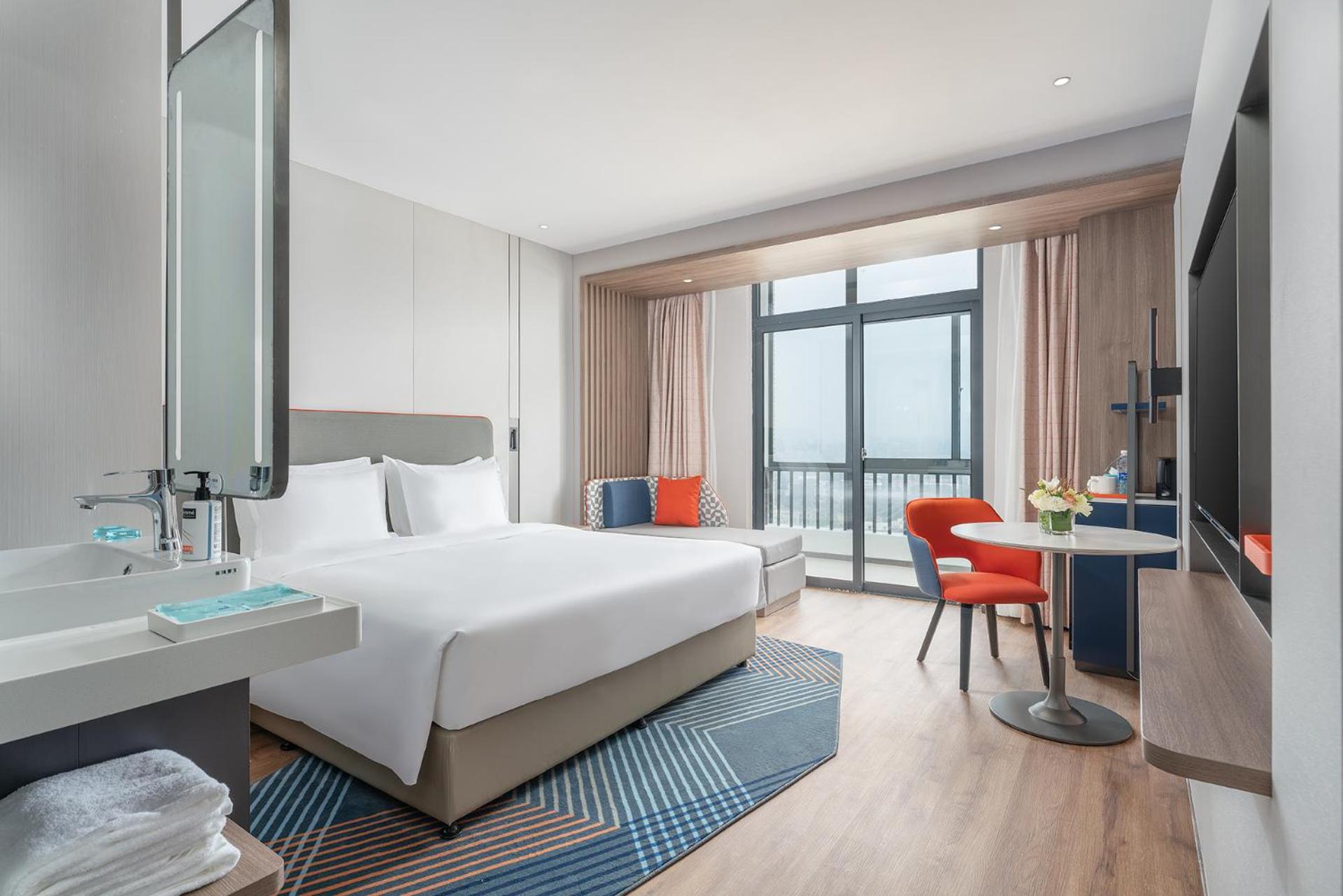 Standard King Room with Balcony photo 1