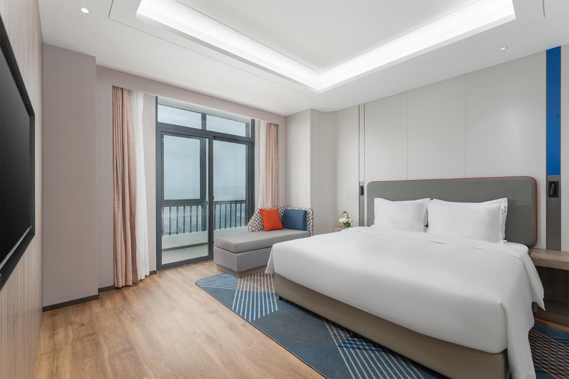 1 King bed 1 Bedroom Suite Balcony photo 1