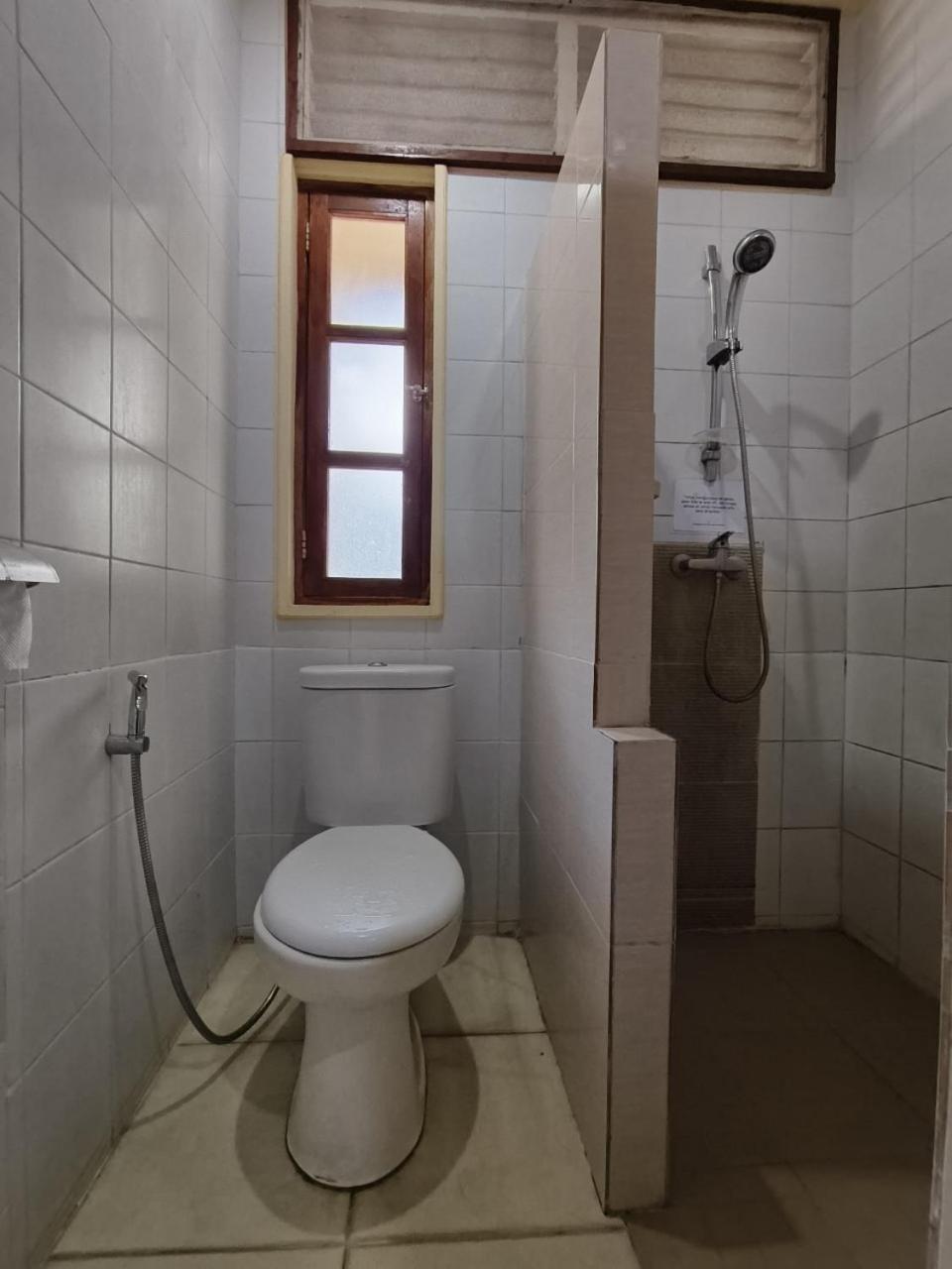 Deluxe Queen Room with Lake View photo 3