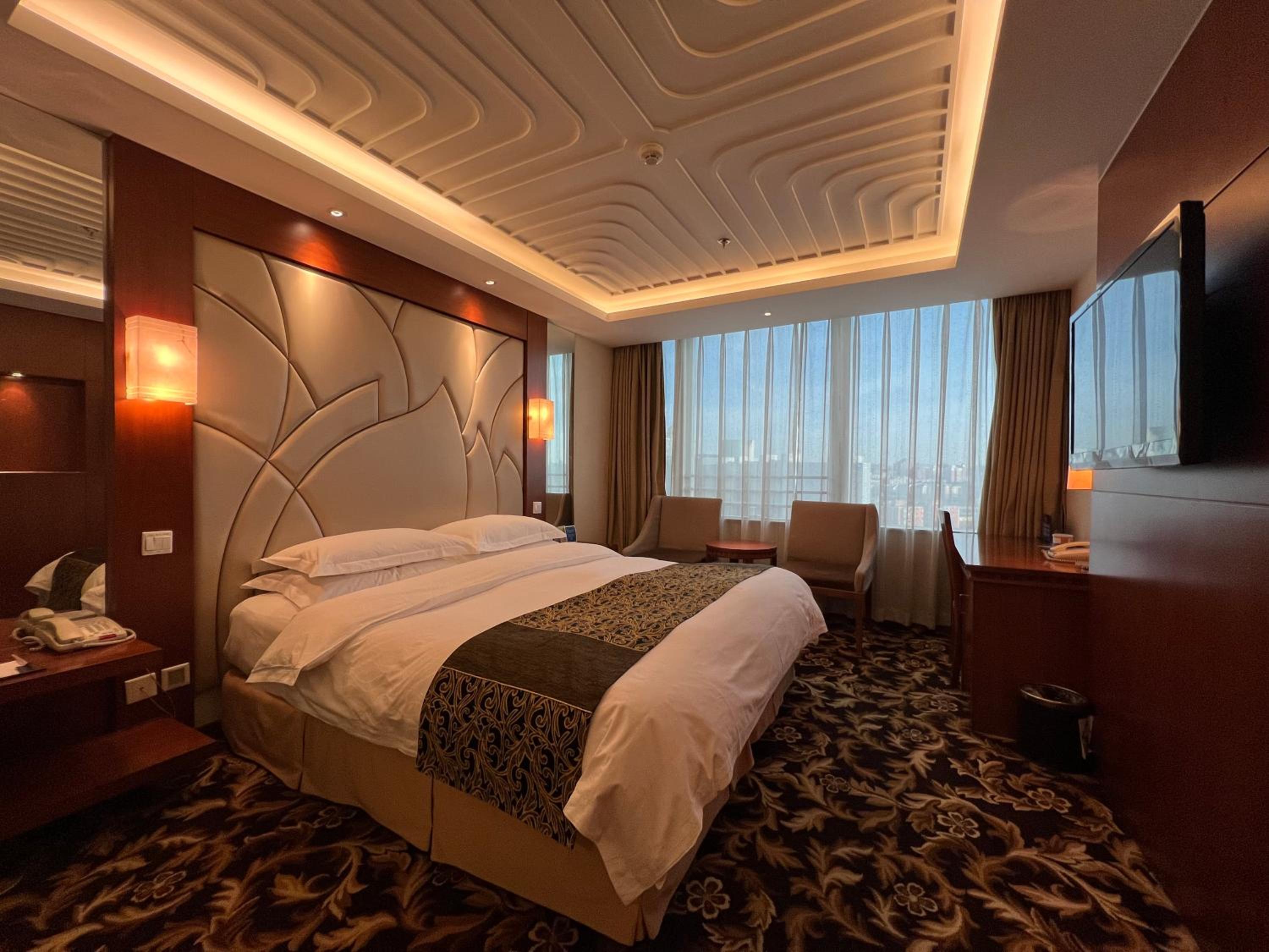 Classical King Room(30% discount in Chinese Restaurant except drinks and sea food)