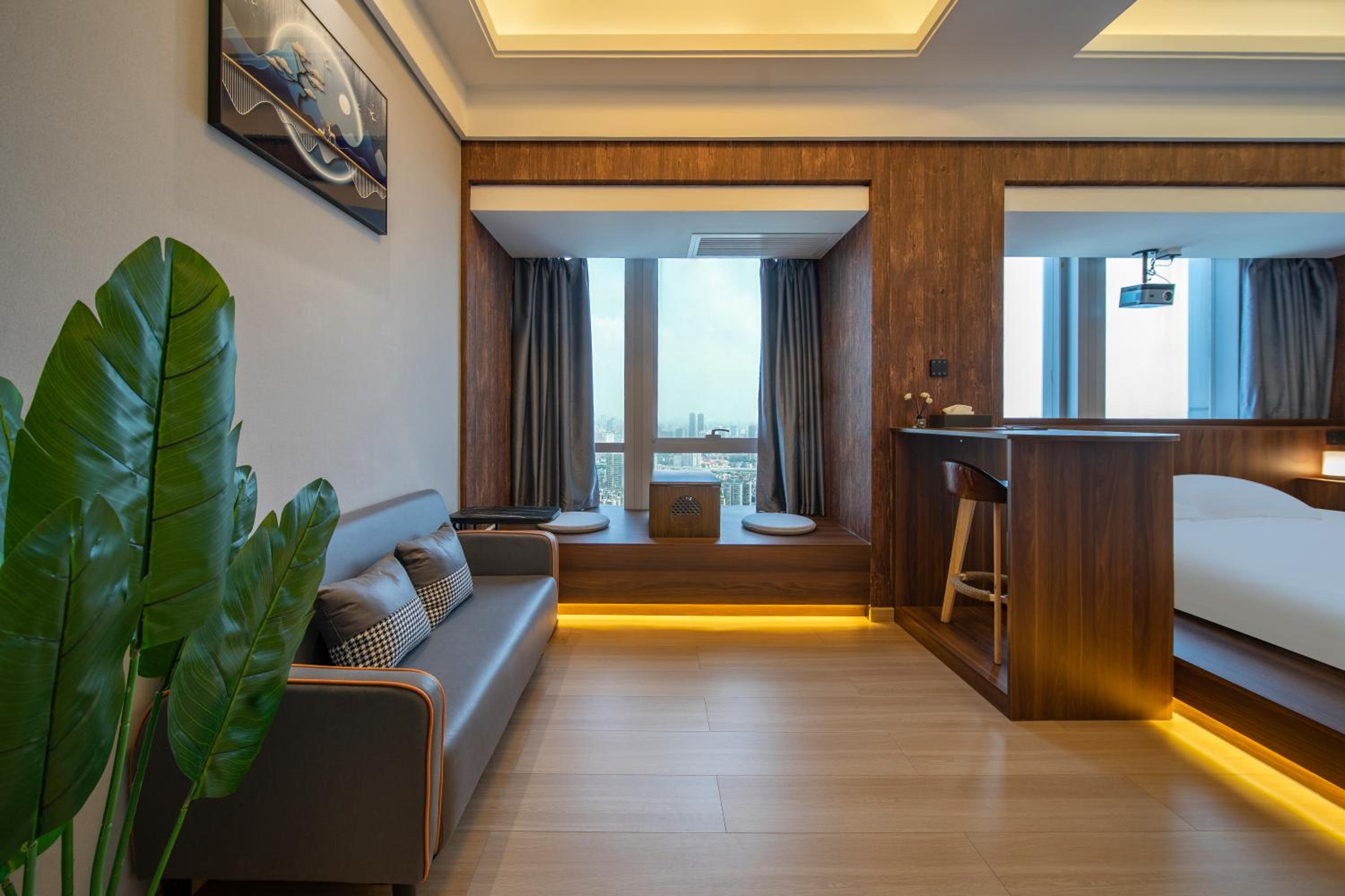 City View King Suite
