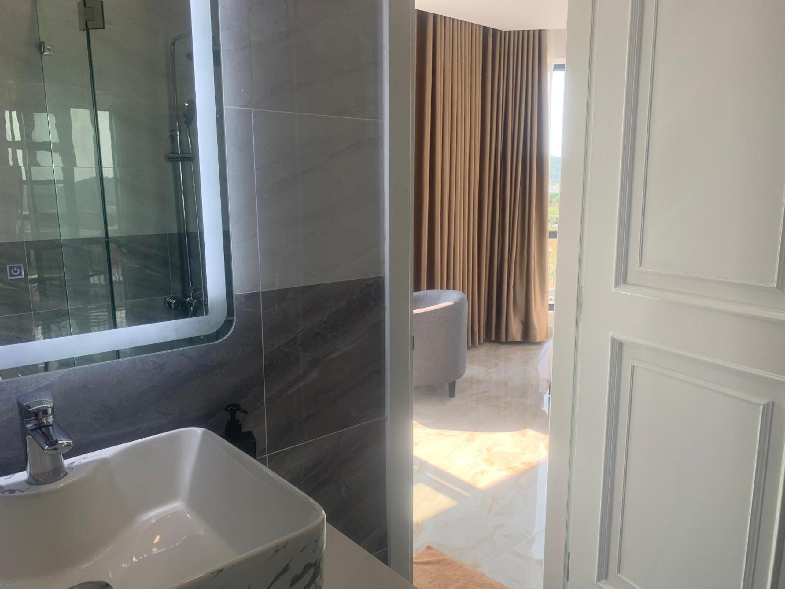 King Room with Sea View - Photo 9
