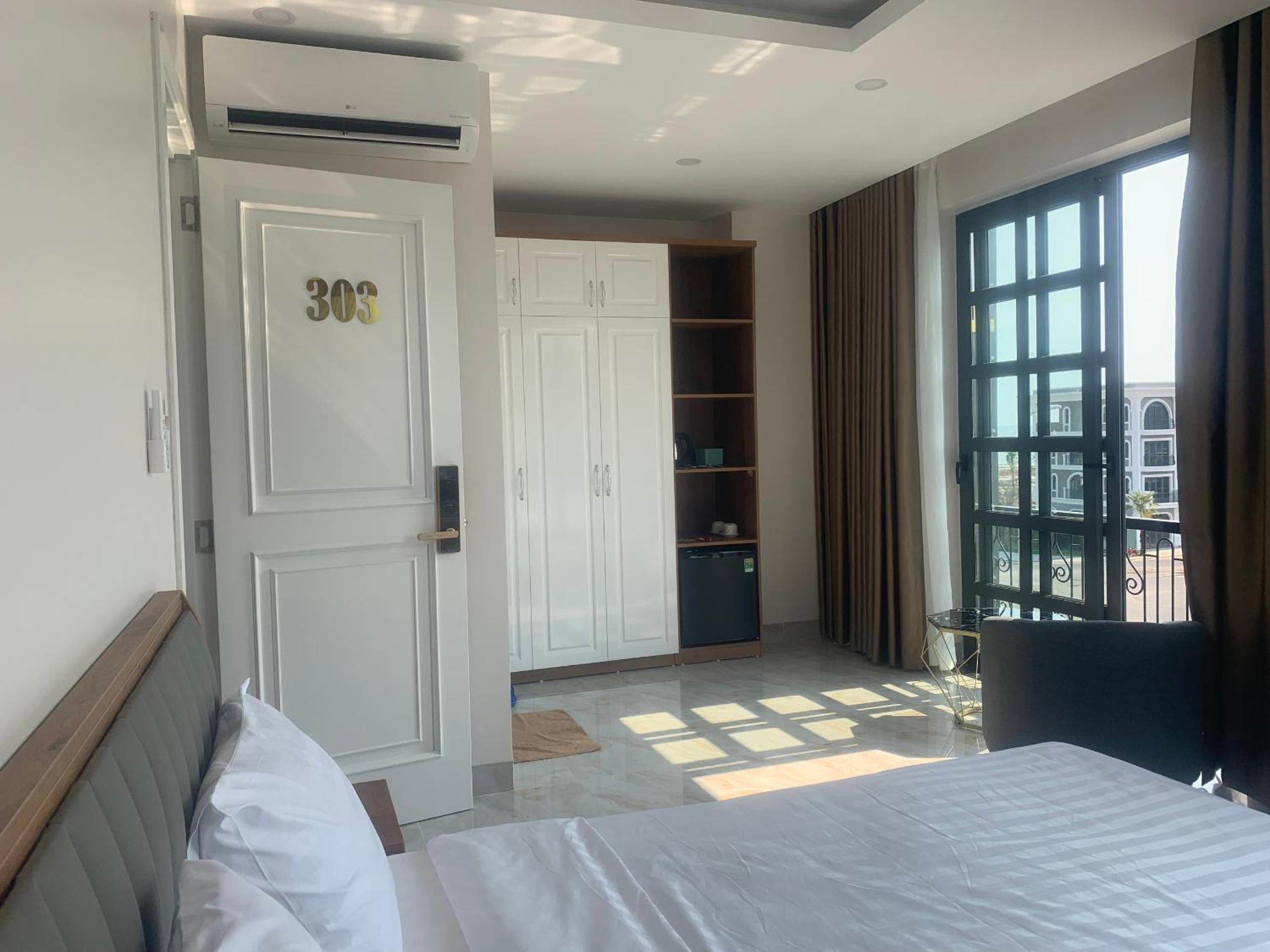 King Room with Sea View - Photo 17