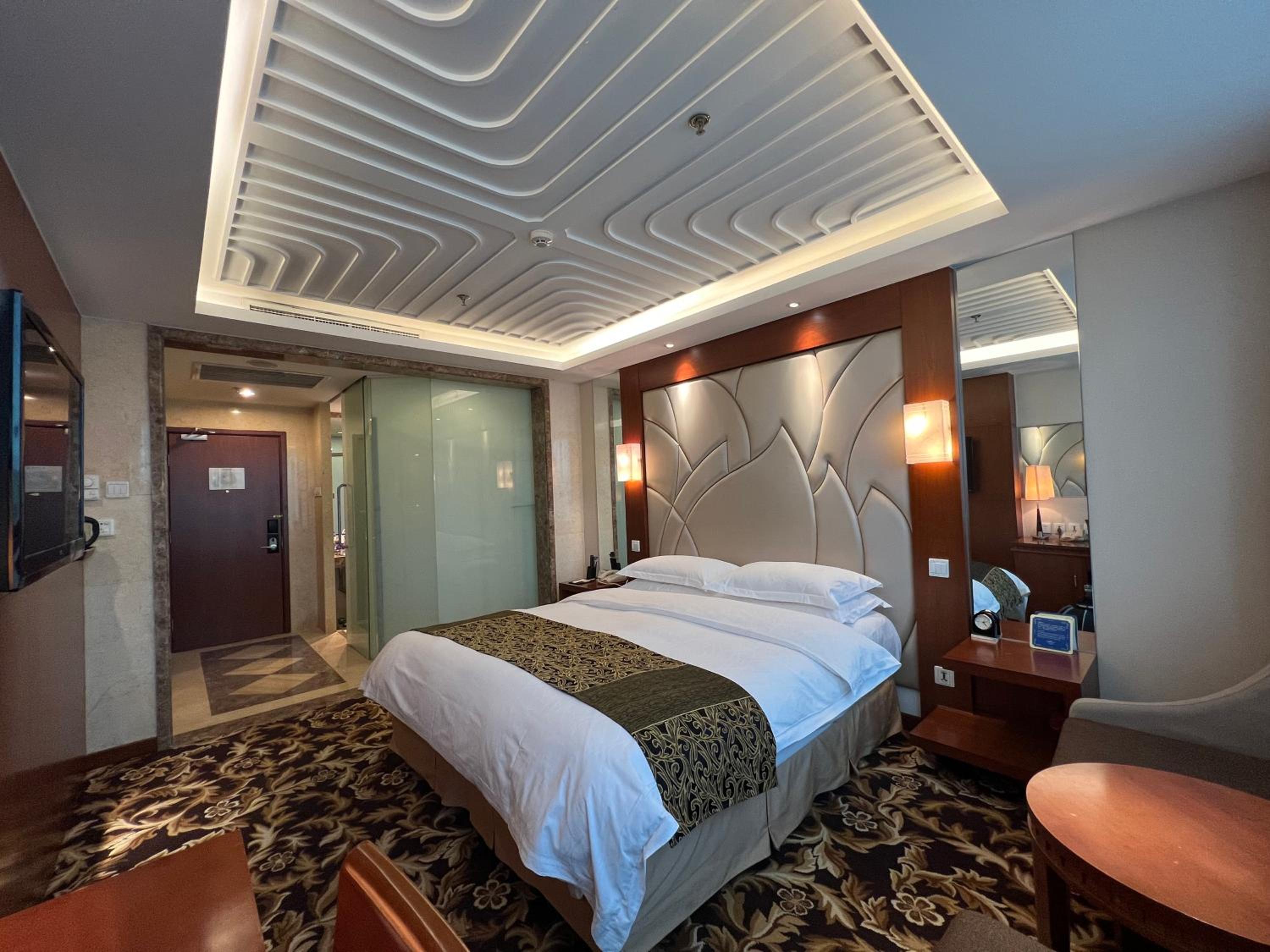 Classical King Room(30% discount in Chinese Restaurant except drinks and sea food)