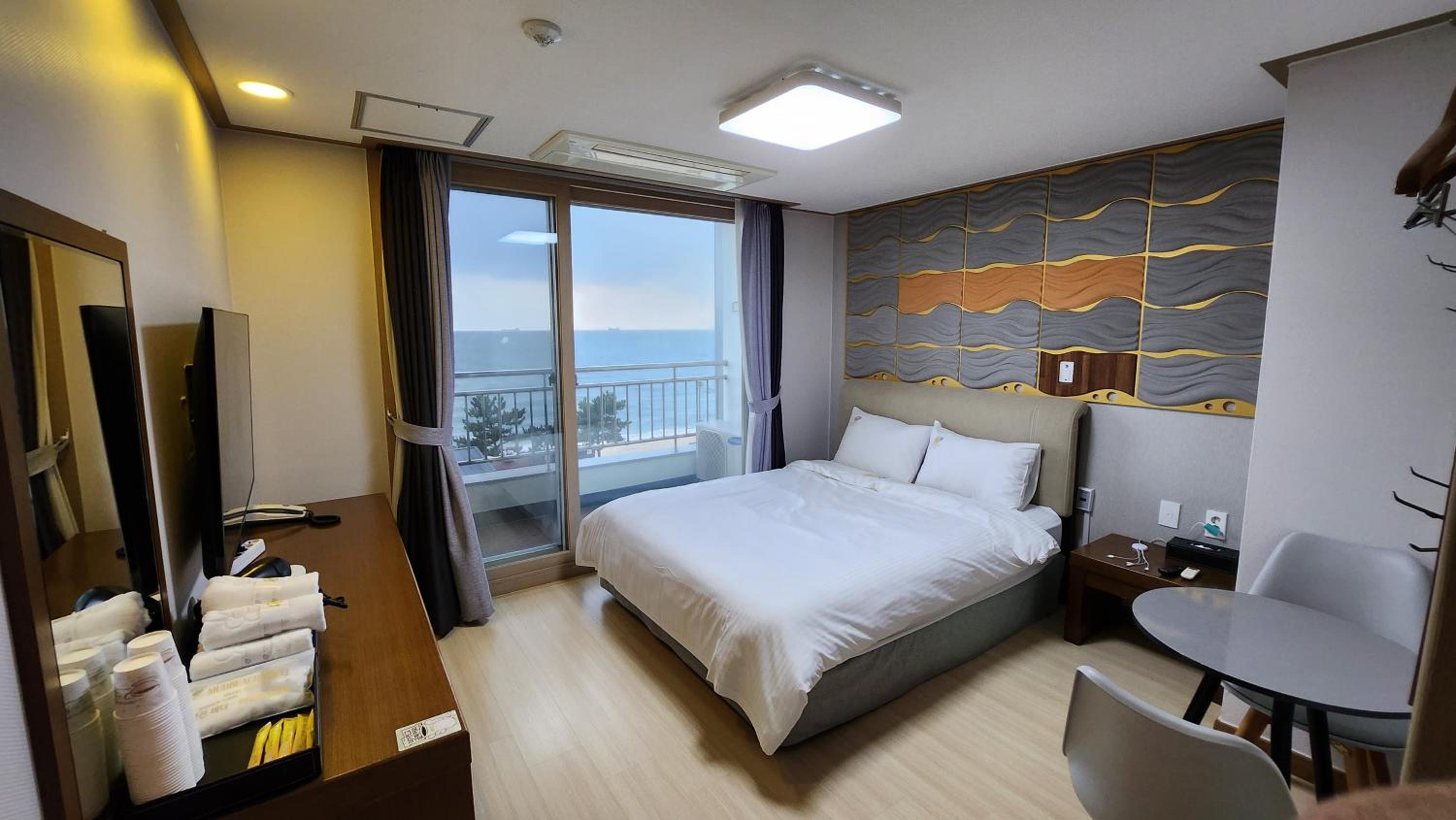 Standard Queen Double Oceanview - Photo 1