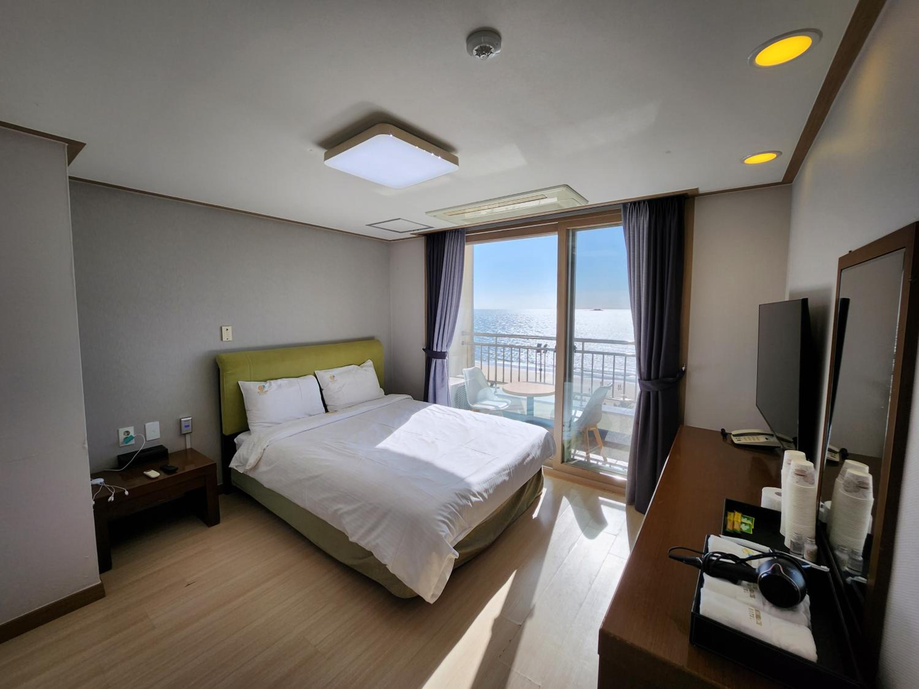 Special Queen Two room Oceanview - Photo 46