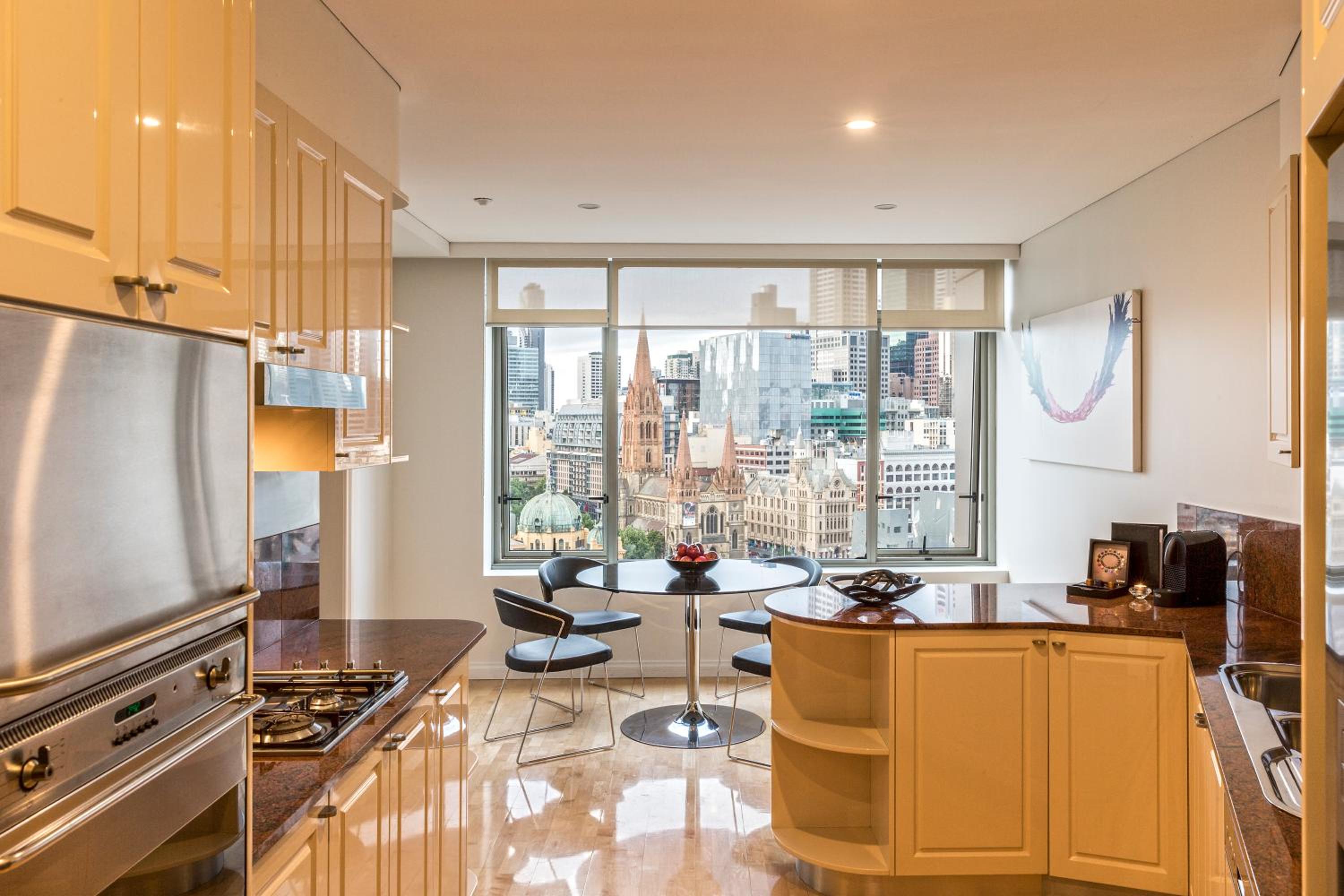 Three-Bedroom Two-Bathroom Premium Apartment with Balcony - Floors 16-26 photo 3