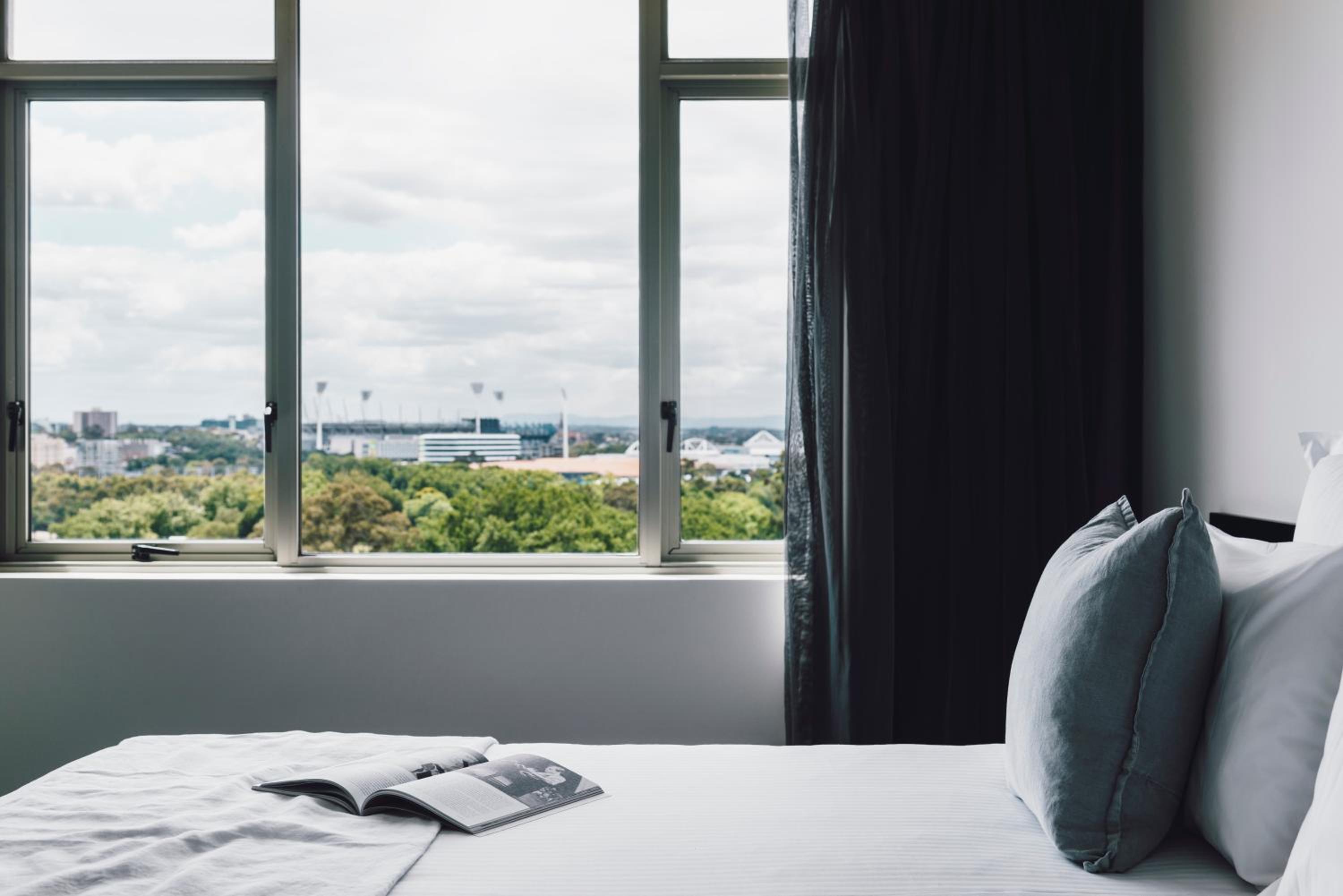 One-Bedroom Deluxe Apartment with One King Bed and Balcony photo 1