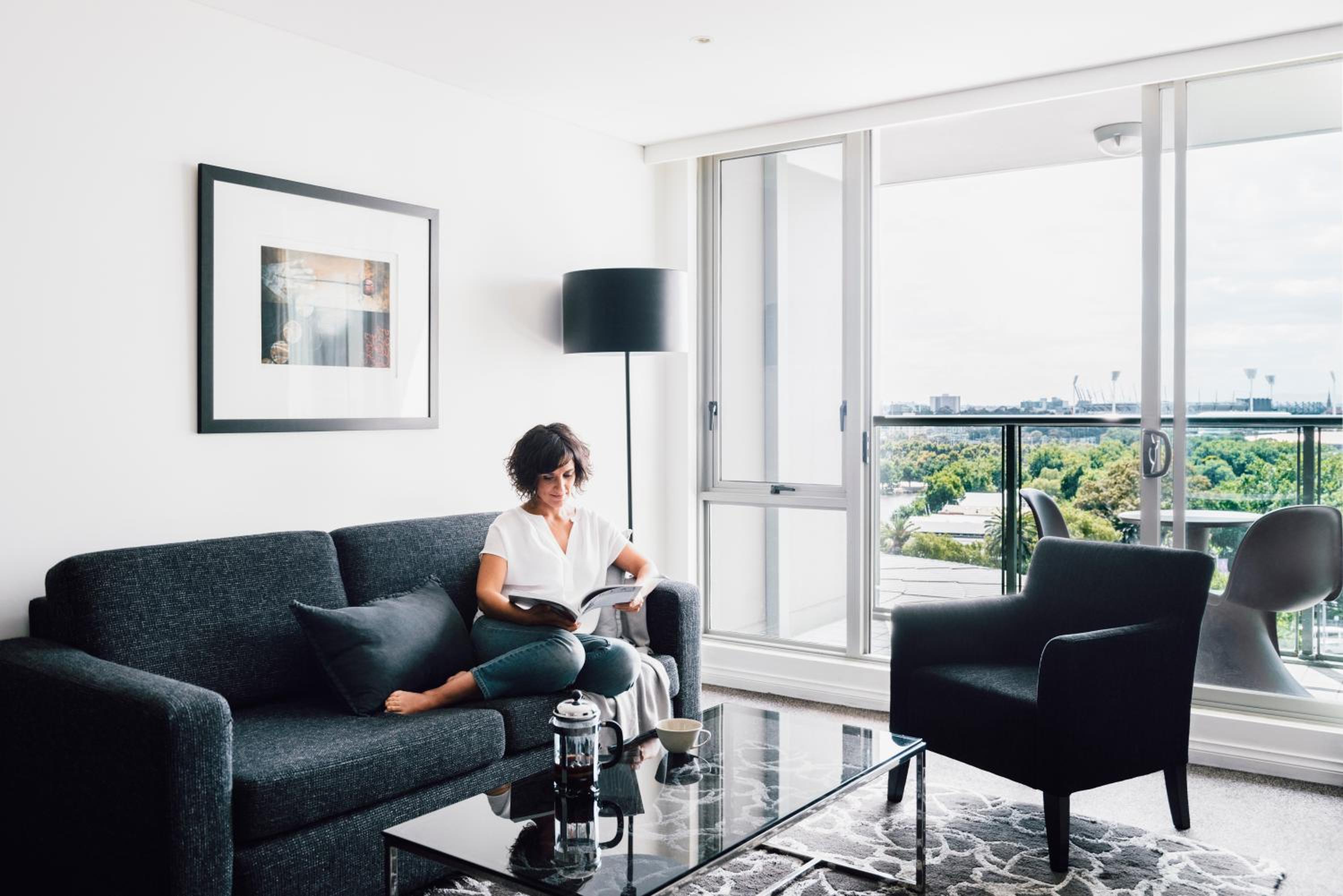 One-Bedroom Deluxe Apartment with One King Bed and Balcony photo 2
