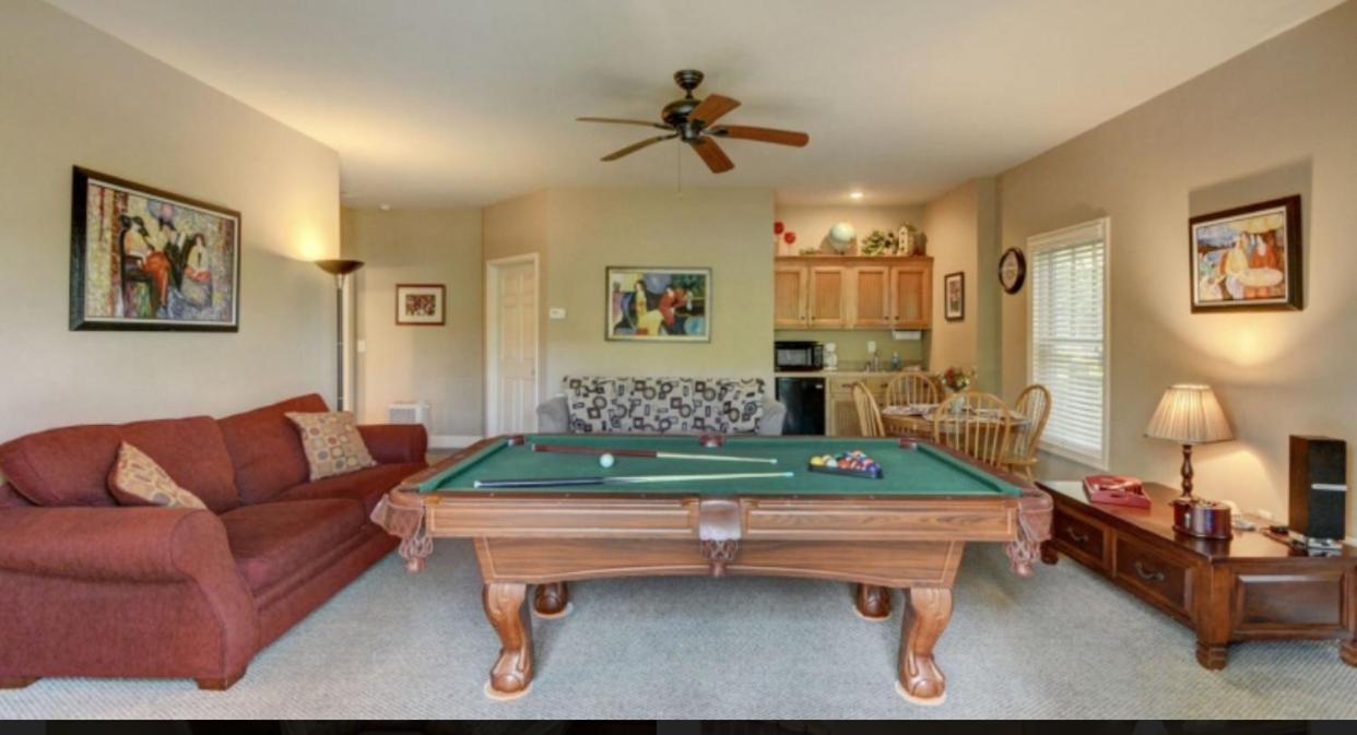 Five-Bedroom House photo 2