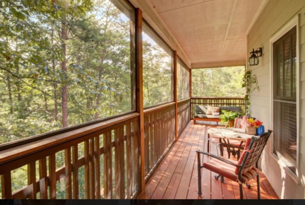 Five-Bedroom House photo 3