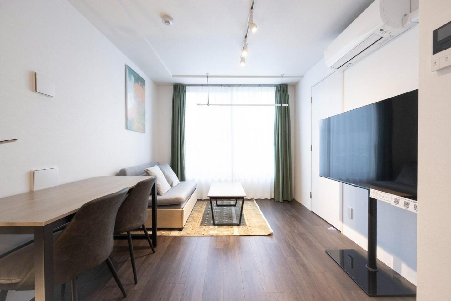 One-Bedroom Apartment photo 1