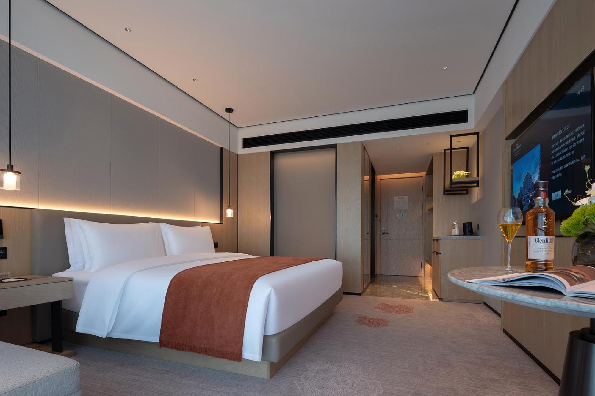 Deluxe King Room photo 3