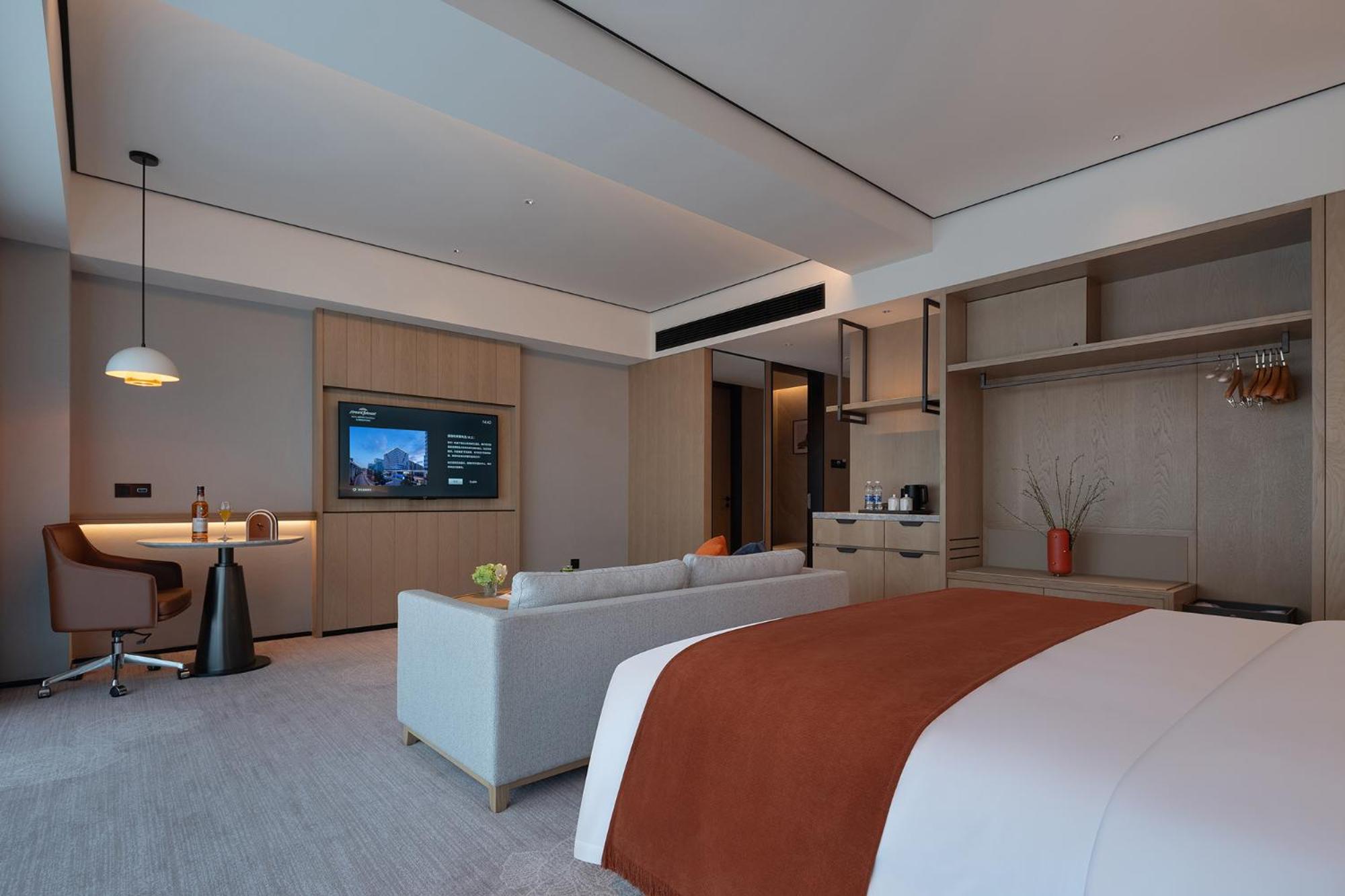 Premier King Room photo 1
