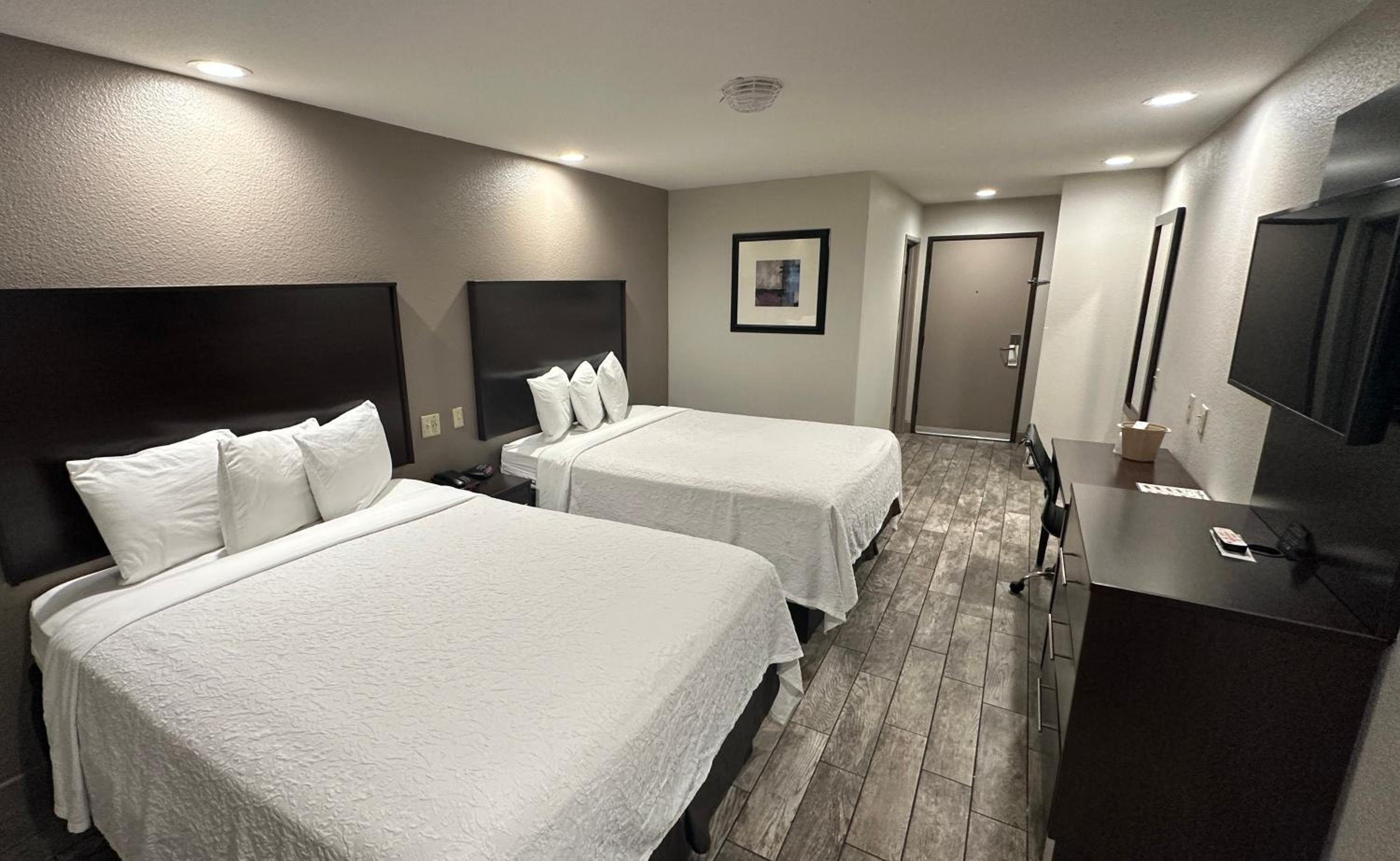 Deluxe Room with Two Queen Beds Smoke Free photo 1