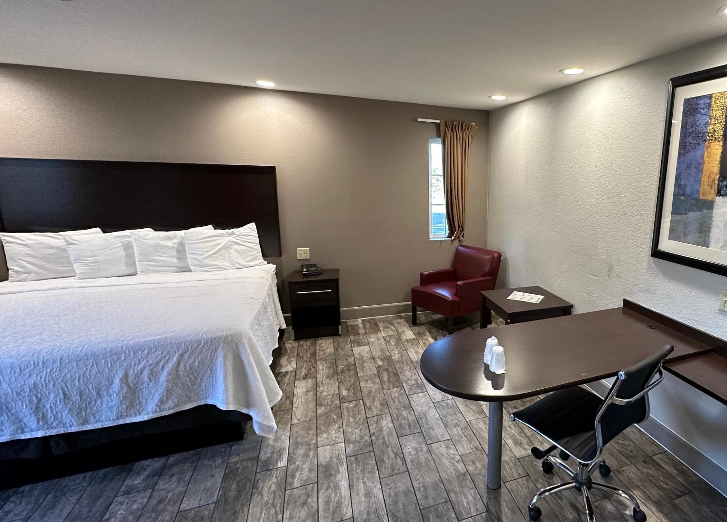Superior King Room Smoke Free photo 1