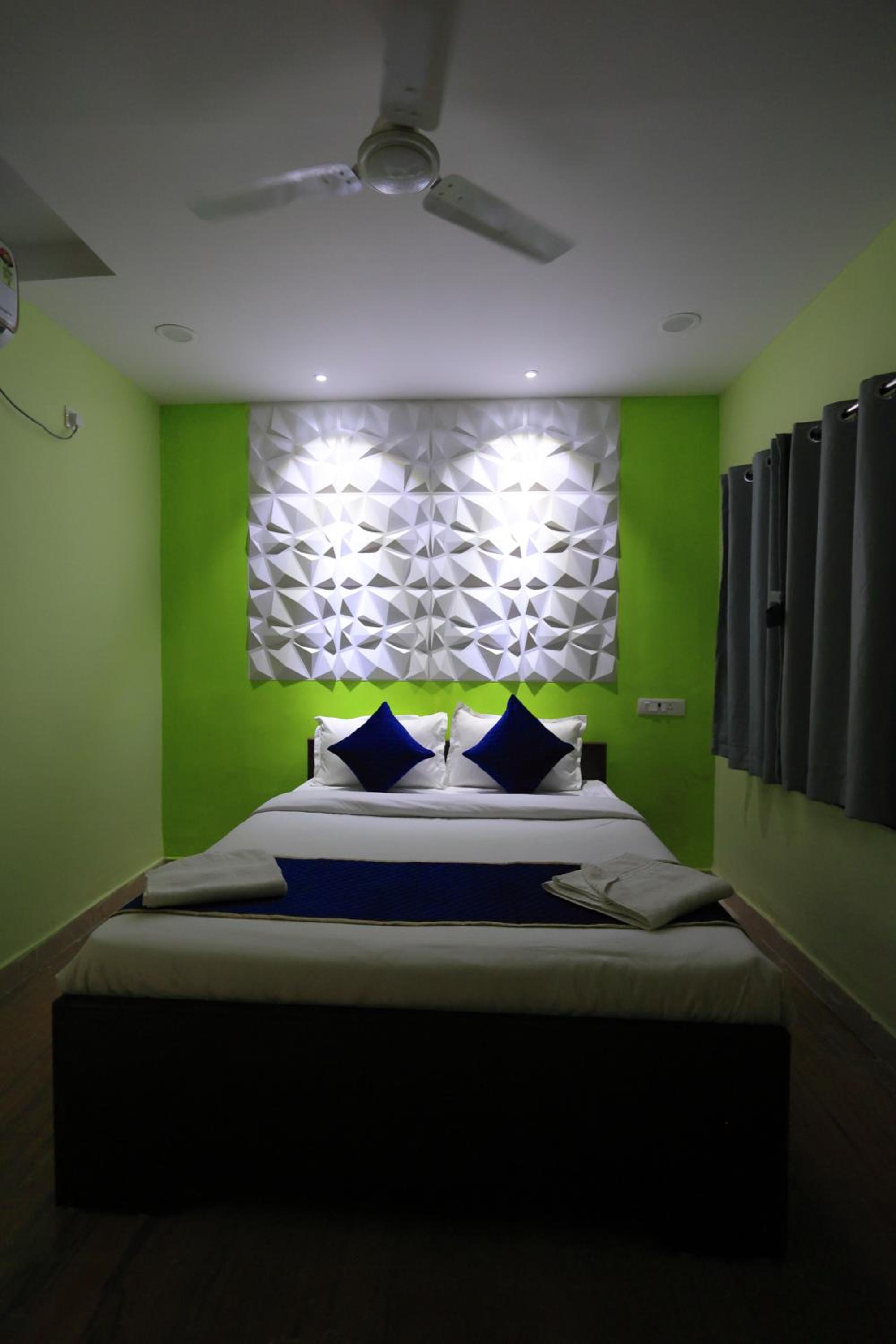 Suite - Photo 10