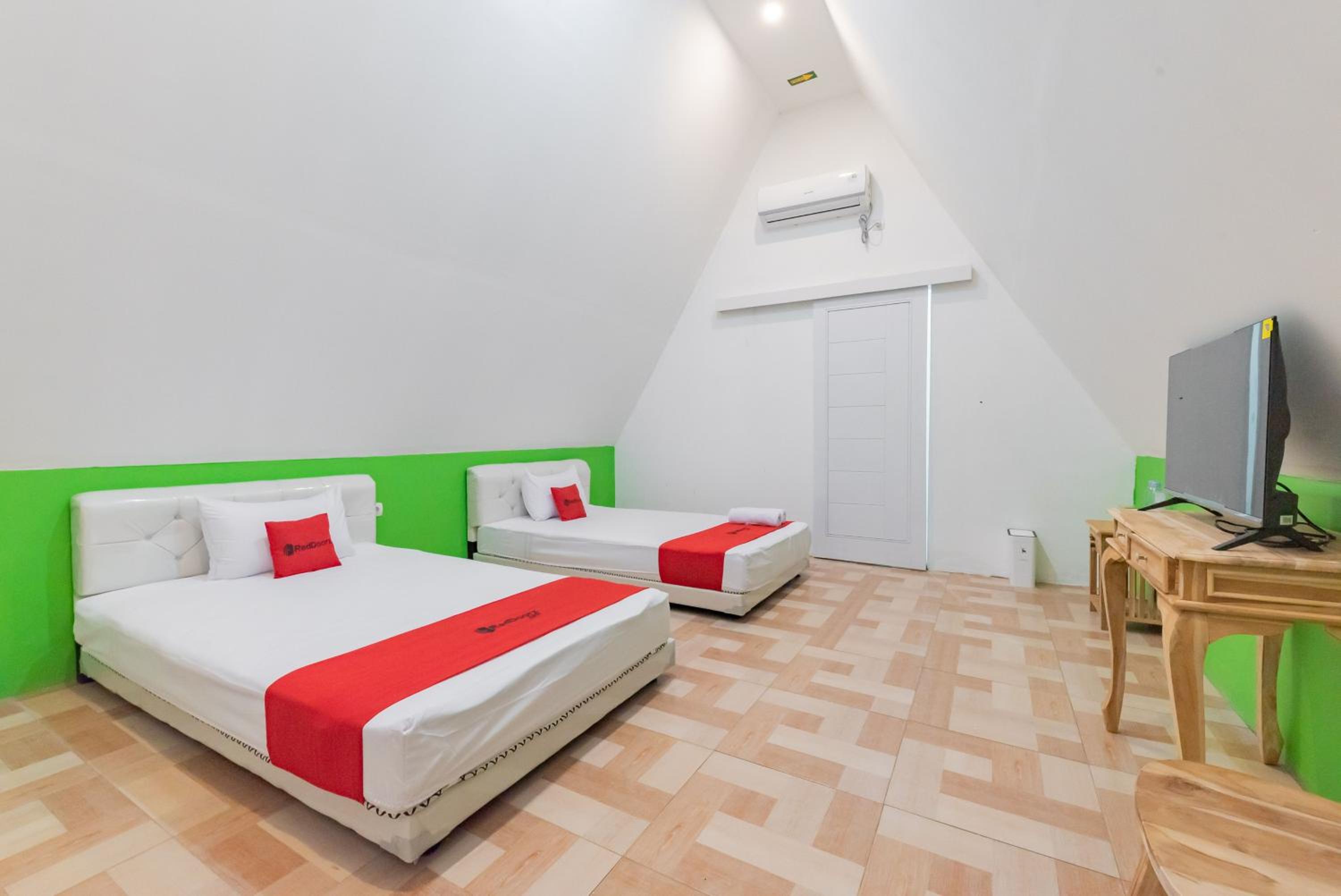 Deluxe Twin Room - Photo 1