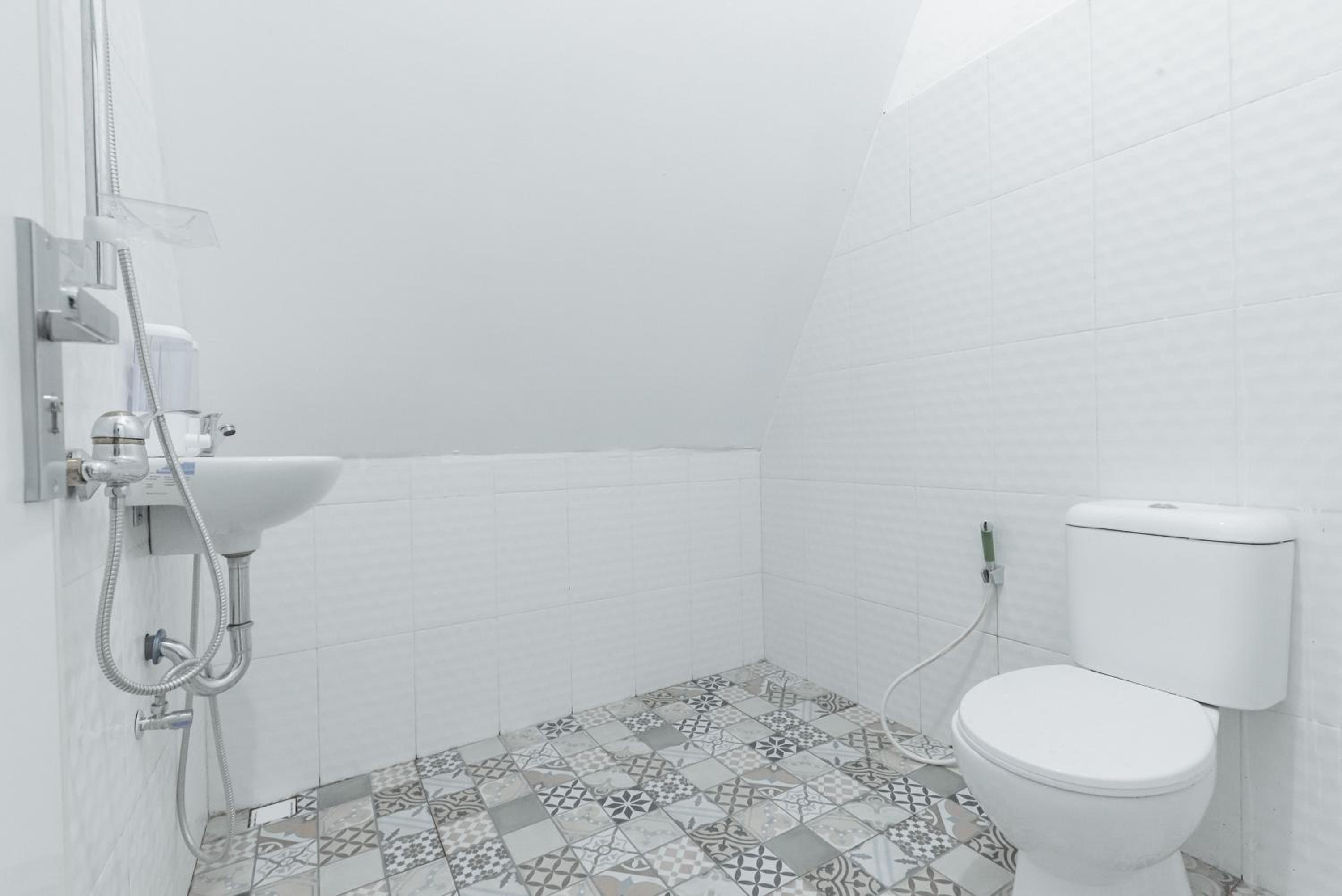 Deluxe Twin Room - Photo 11