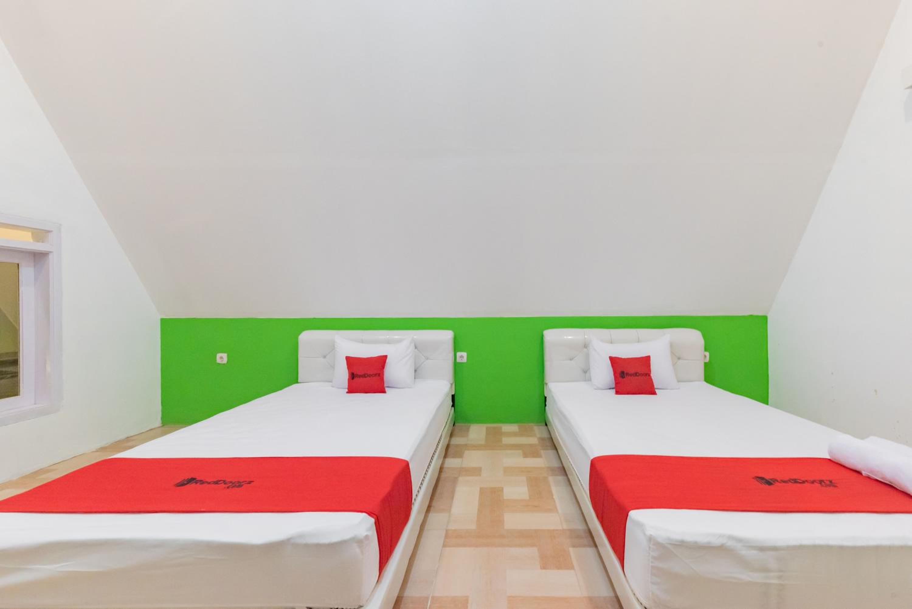 Deluxe Twin Room - Photo 2
