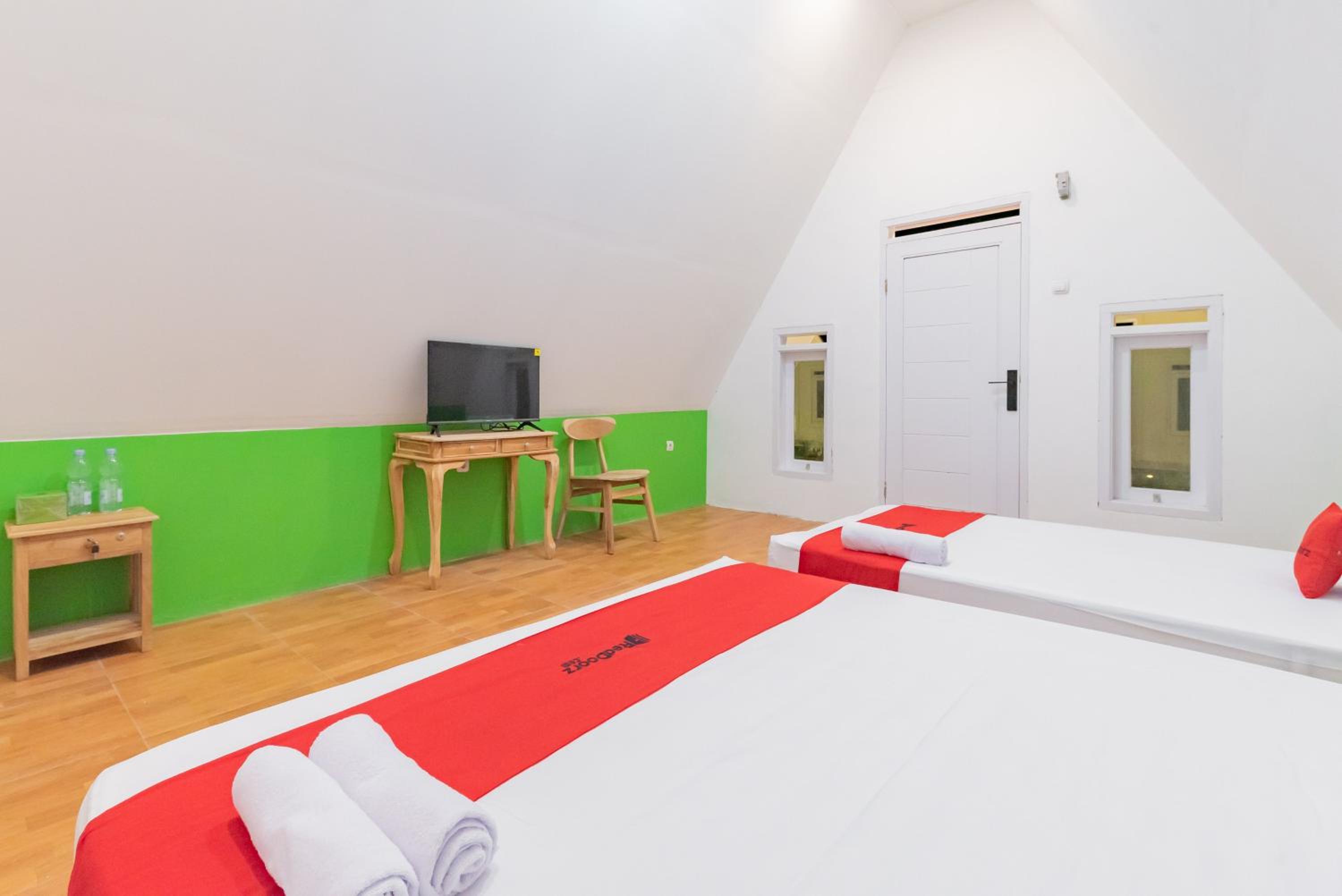 Family Room - Photo 3