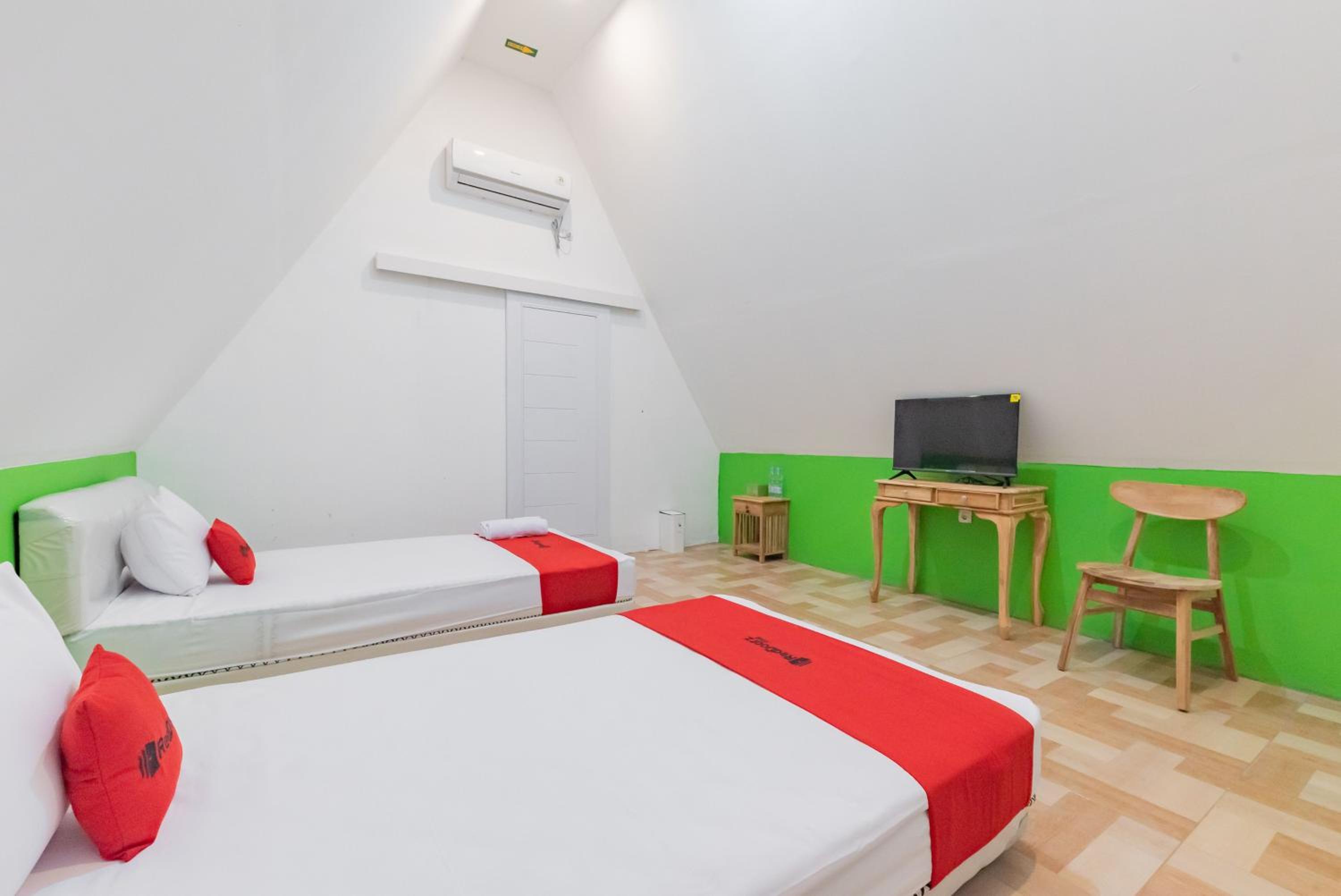 Deluxe Twin Room - Photo 7