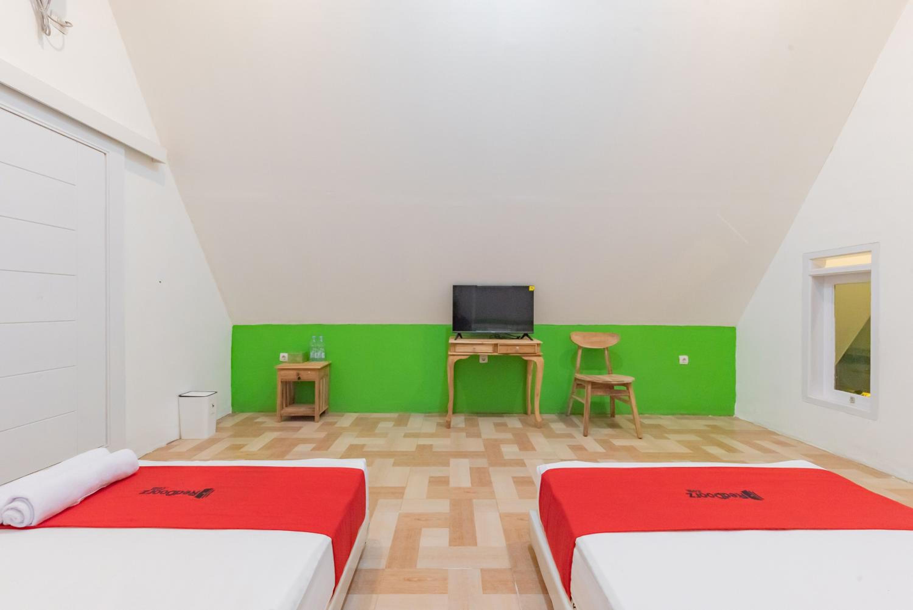 Deluxe Twin Room - Photo 9