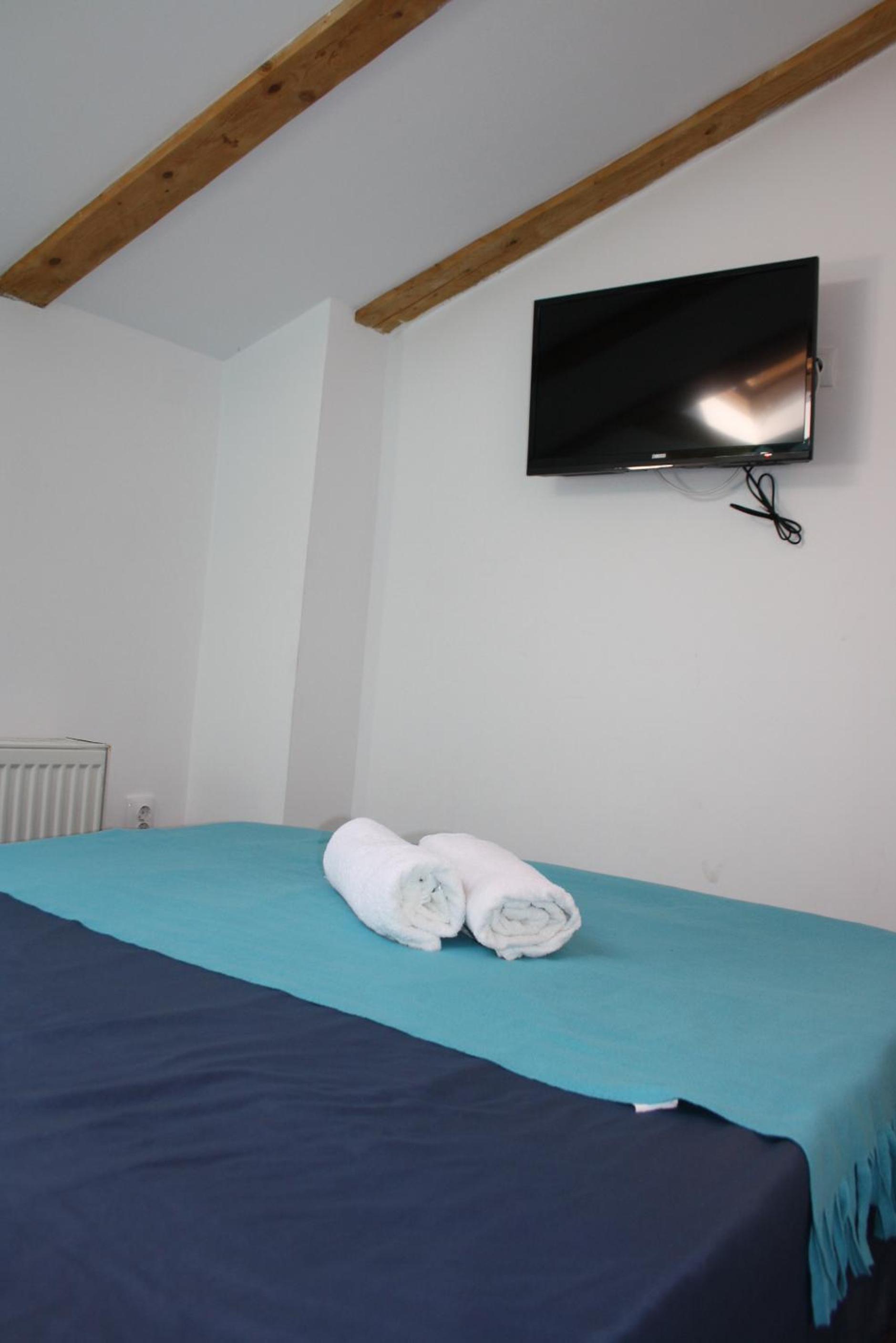 Double Room with Private Bathroom - Photo 31