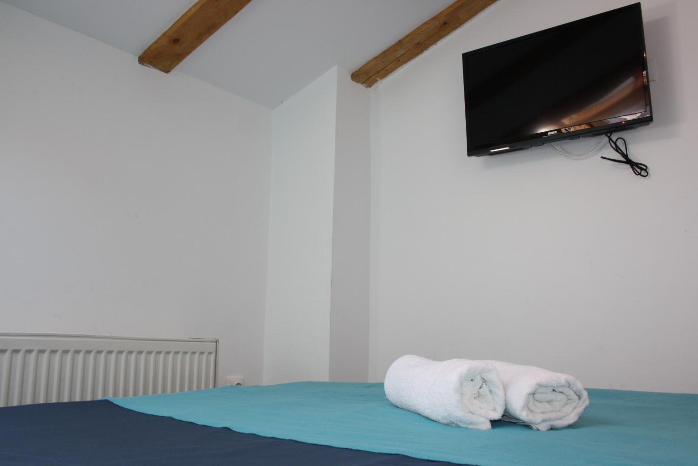 Twin Room with Private Bathroom - Photo 2
