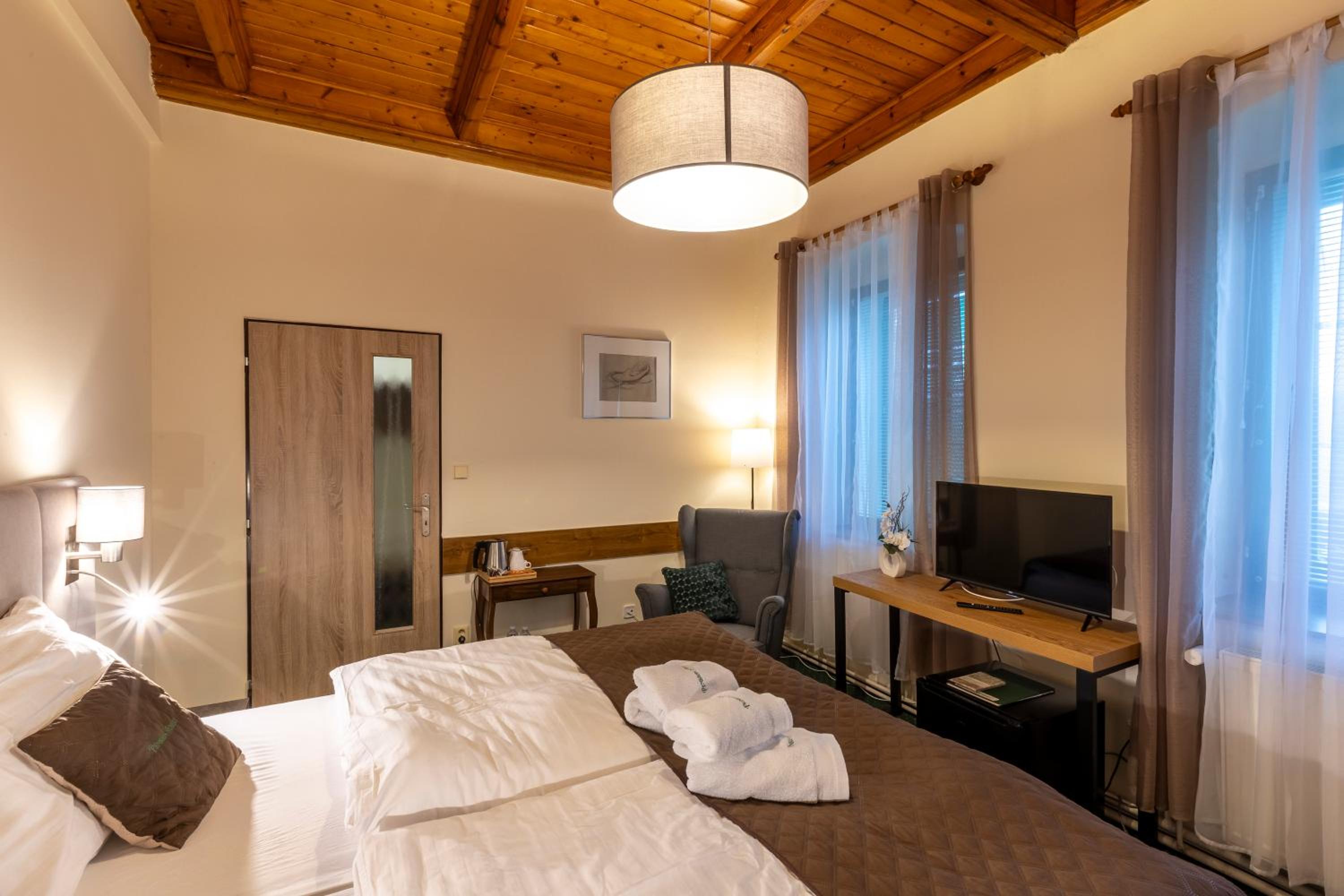 Standard Double or Twin Room photo 2