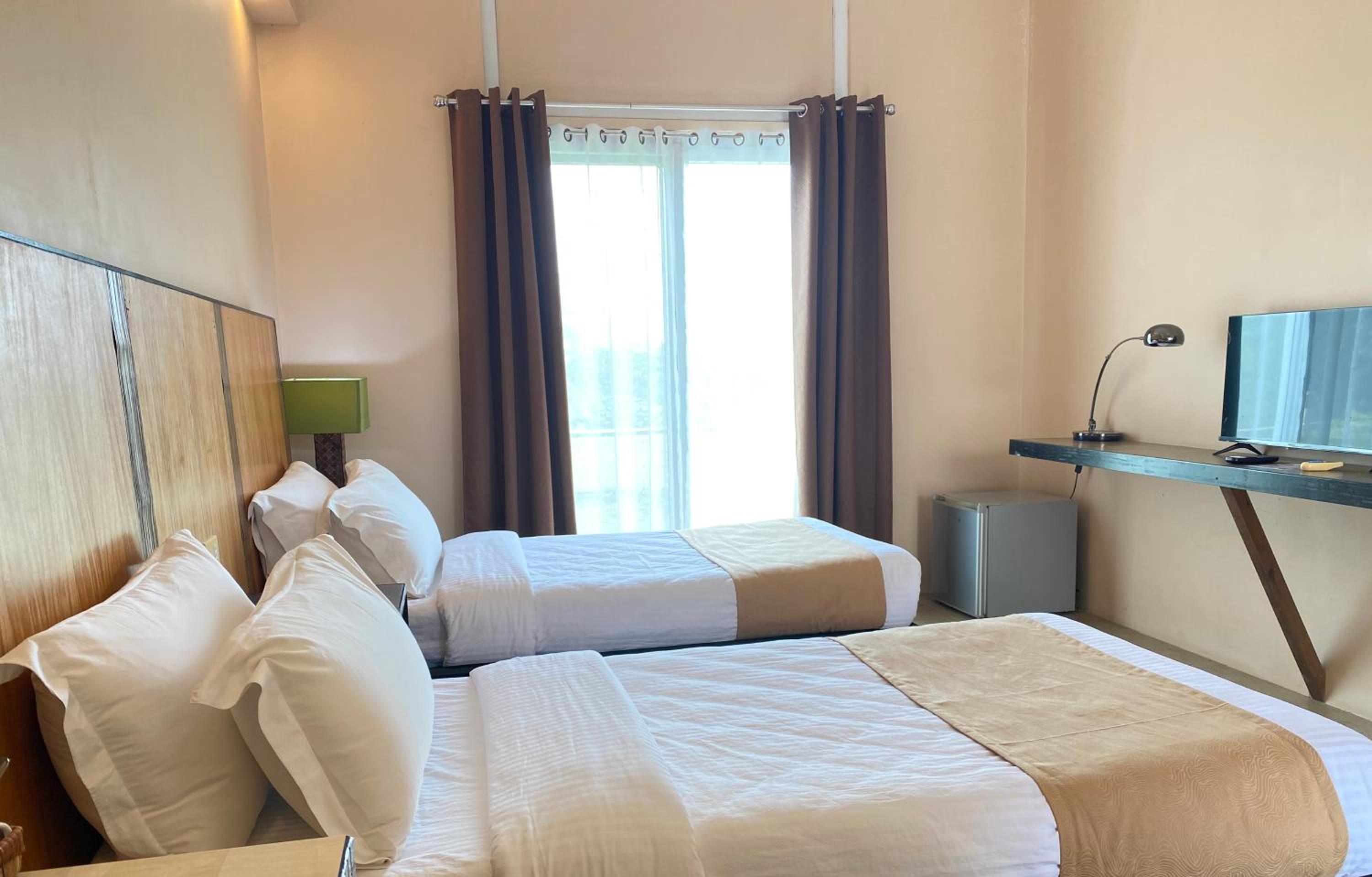Standard Twin Room - Photo 3