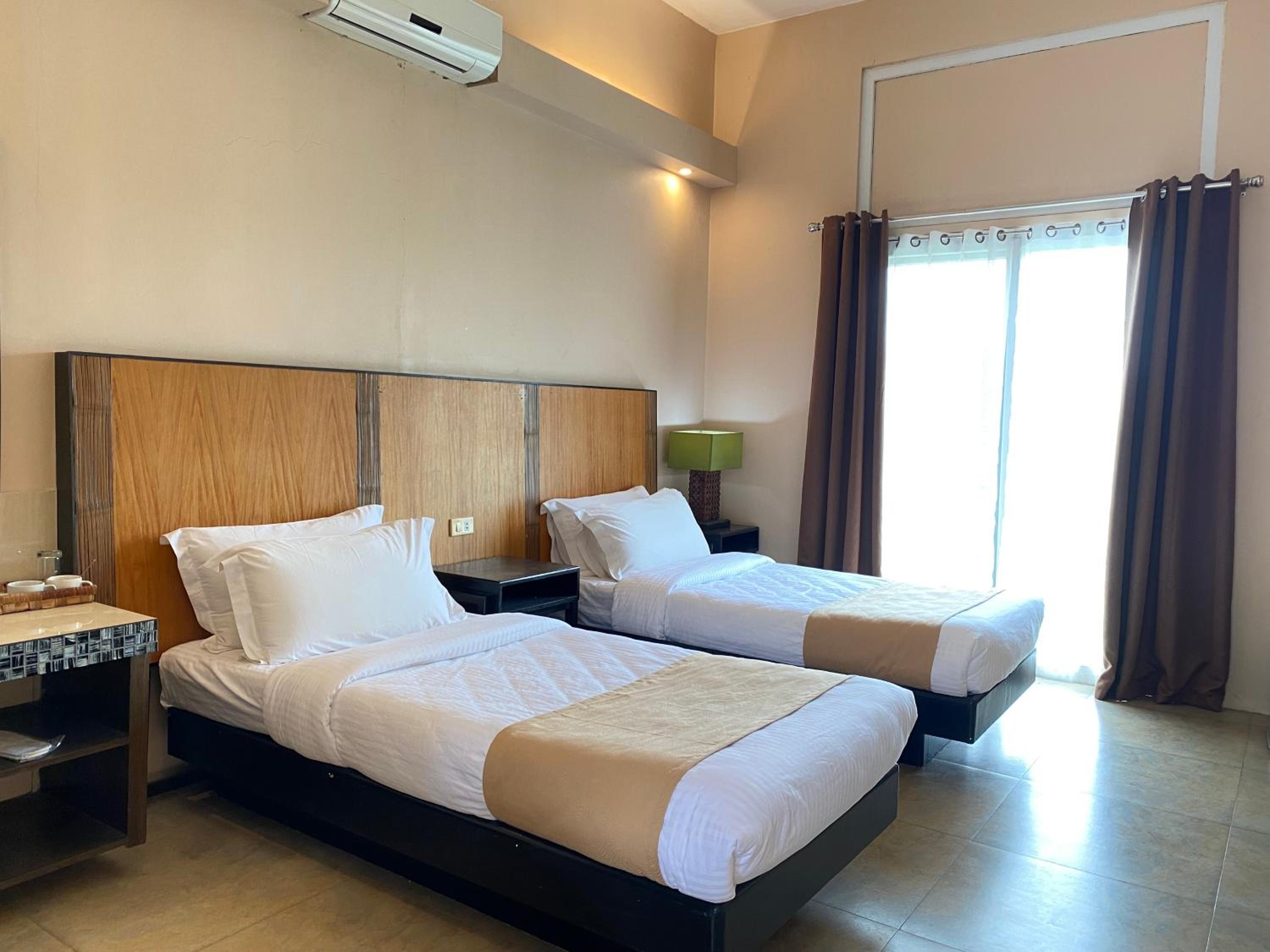 Standard Twin Room - Photo 1