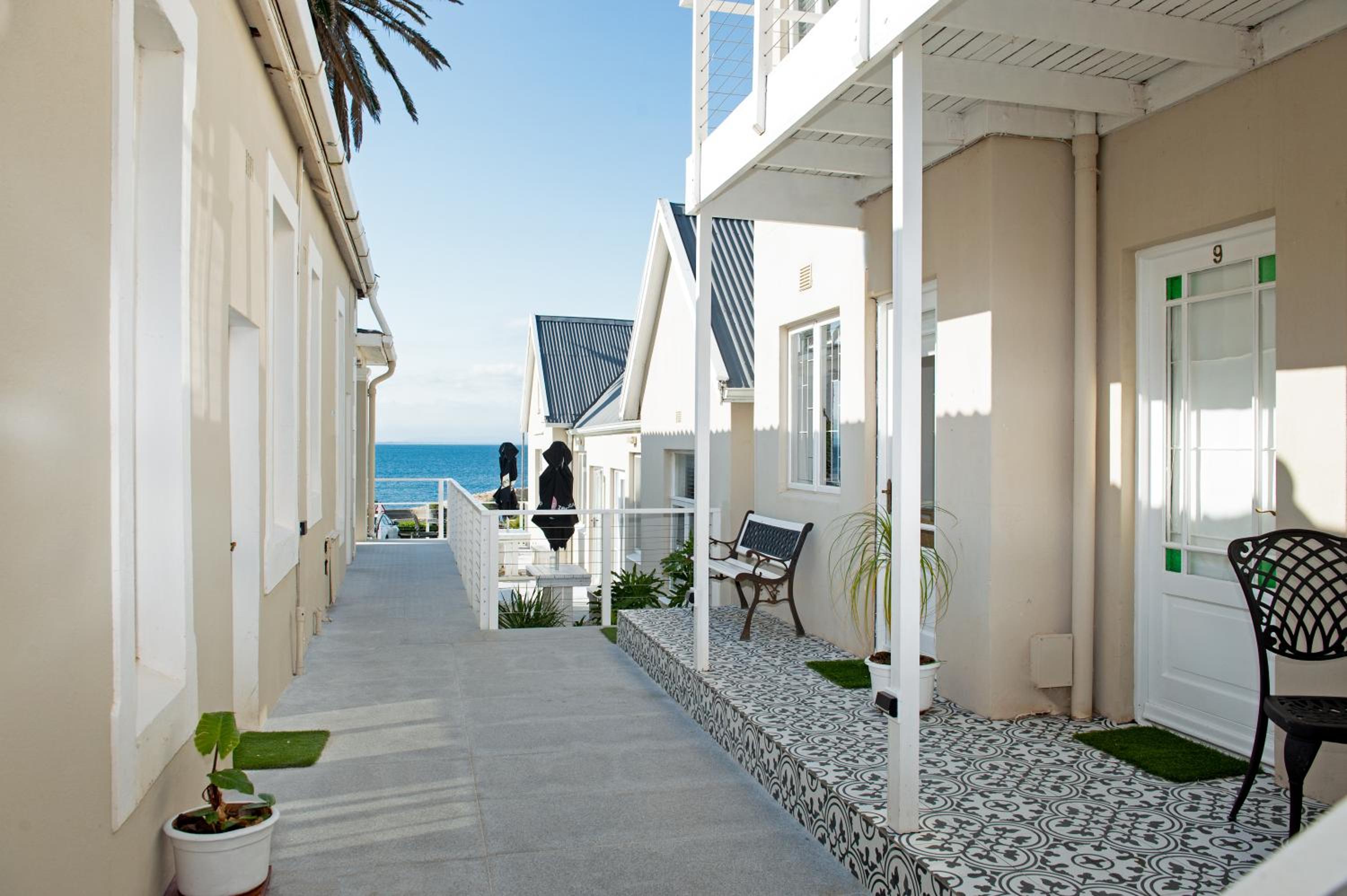 Double Room with Courtyard View - Photo 2