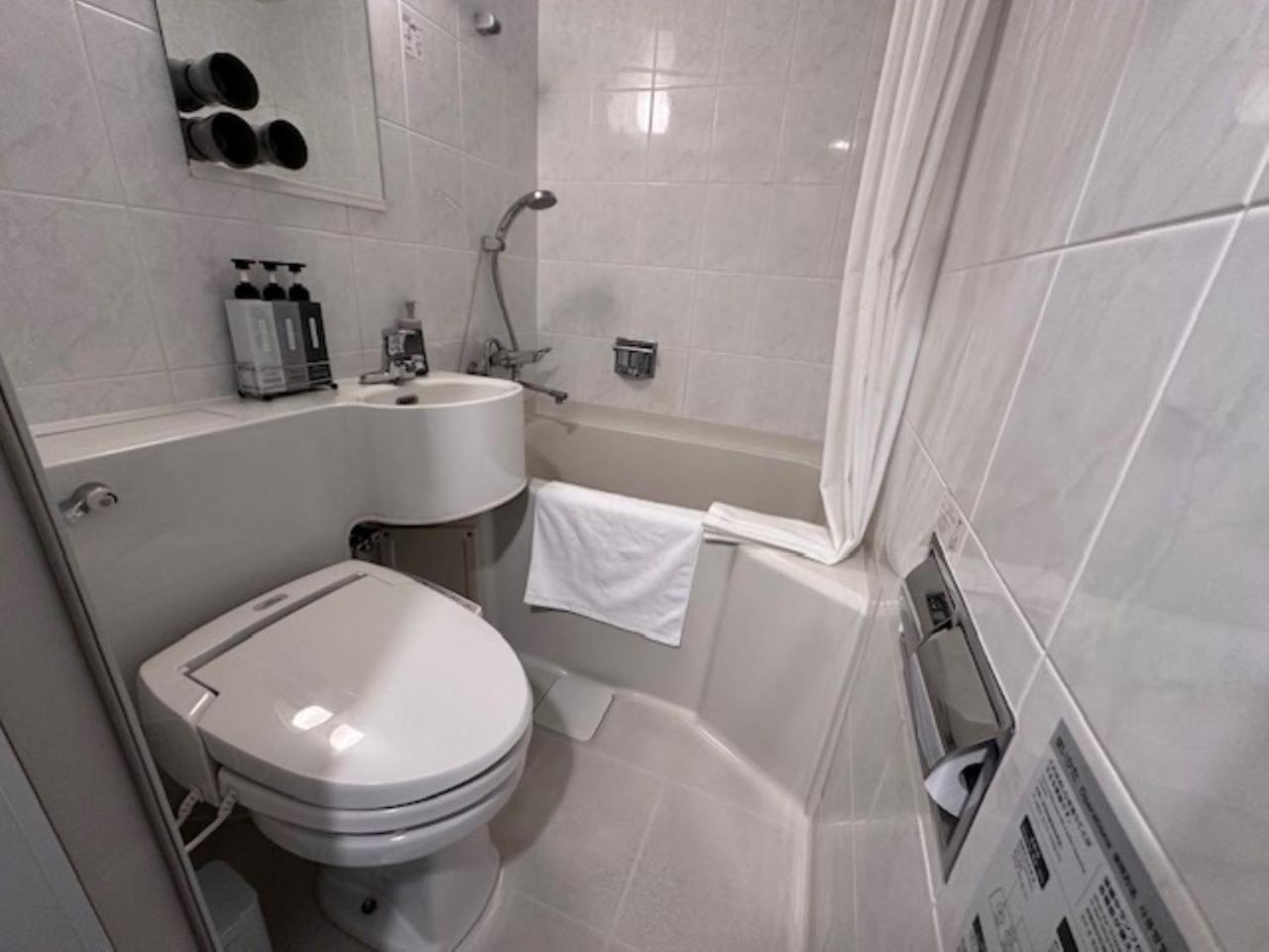 Small Twin Room - Non-Smoking photo 2